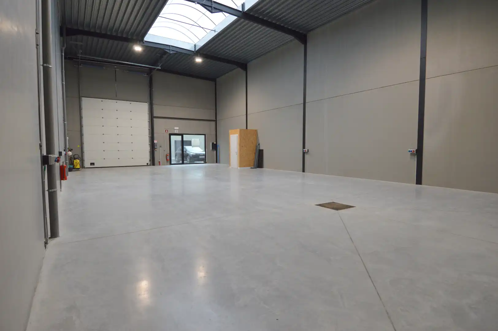 Nieuwbouw KMO-Unit in Waregem/Sint-Eloois-Vijve incl. 2 standplaatsen (Unit 3) te huur foto {{pictureIndex}}