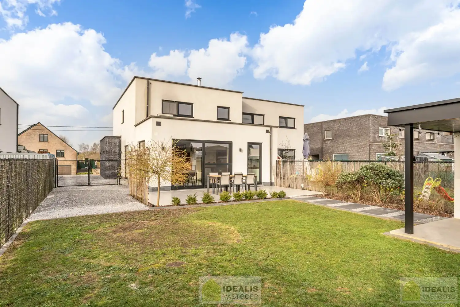 RECENTE, PERFECT ONDERHOUDEN EN MODERN OPGETROKKEN WONING foto 9