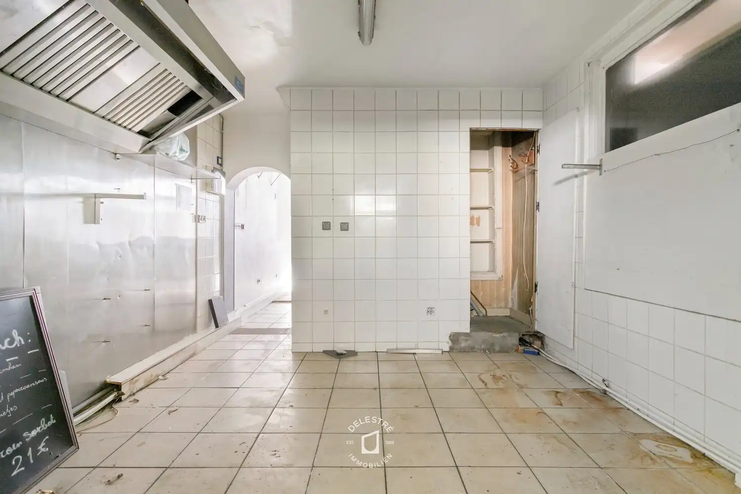 Veelzijdig renovatie- of herbestemmingsproject met zonnige stadstuin in vernieuwde Gentsestraat foto 11