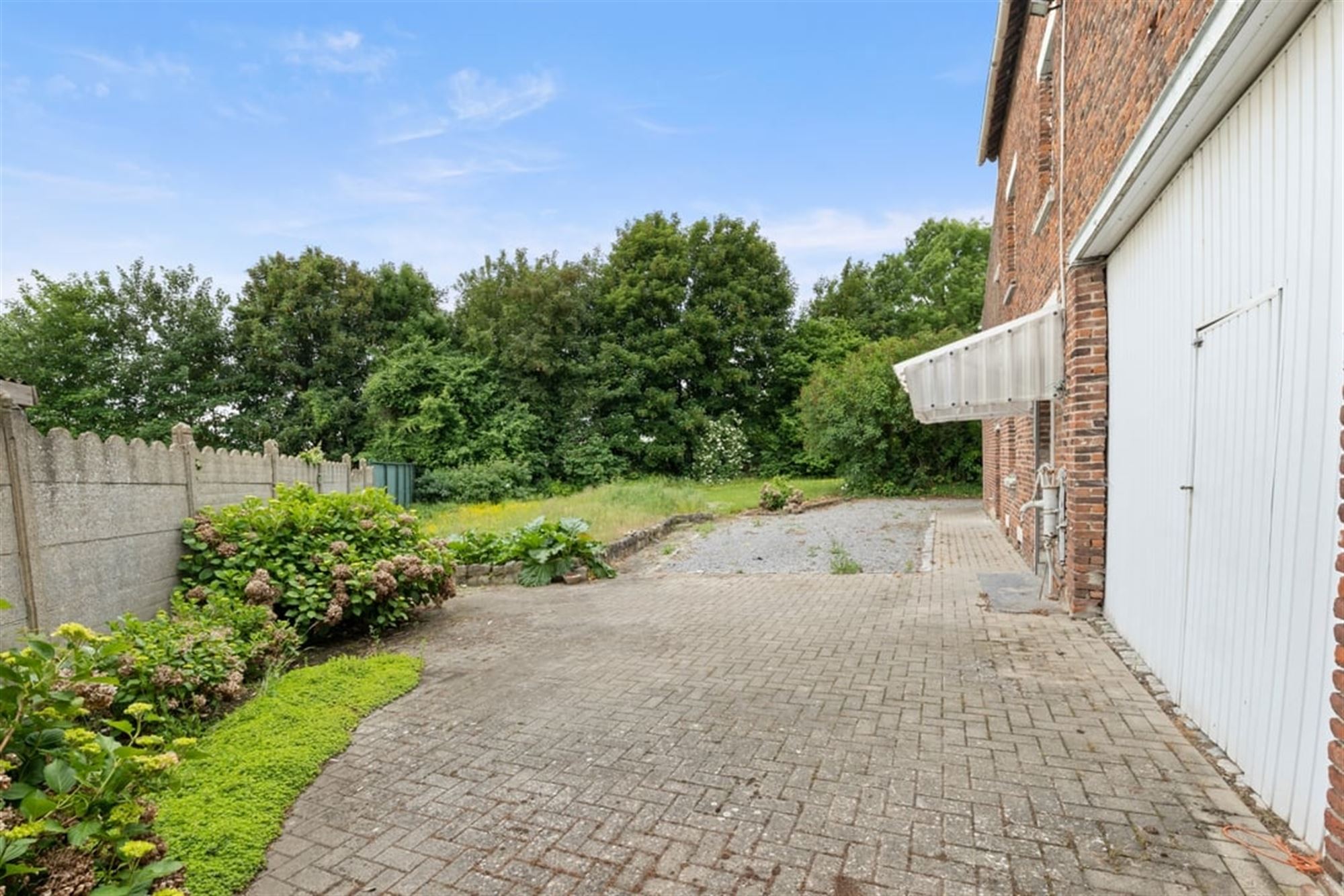 TE RENOVEREN GEZINSWONING MET LOODS IN HET LANDELIJKE GINGELOM  foto 31
