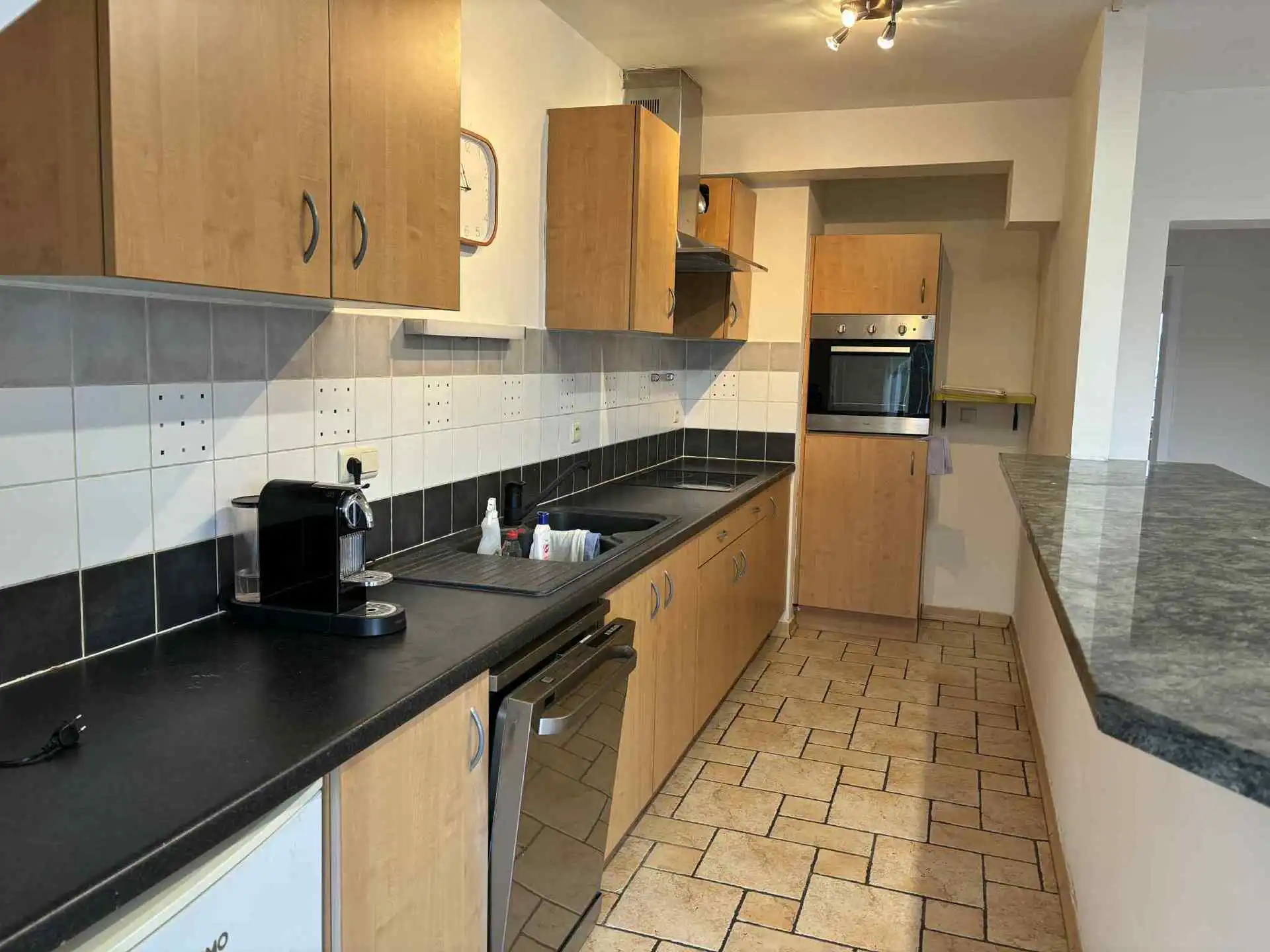 HERZELE - Ruim appartement vlakbij station foto 6