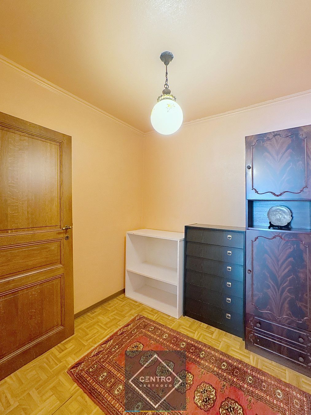 PERFECT ONDERHOUDEN woning met 3  à 4 slpks en 2 garages! foto 14
