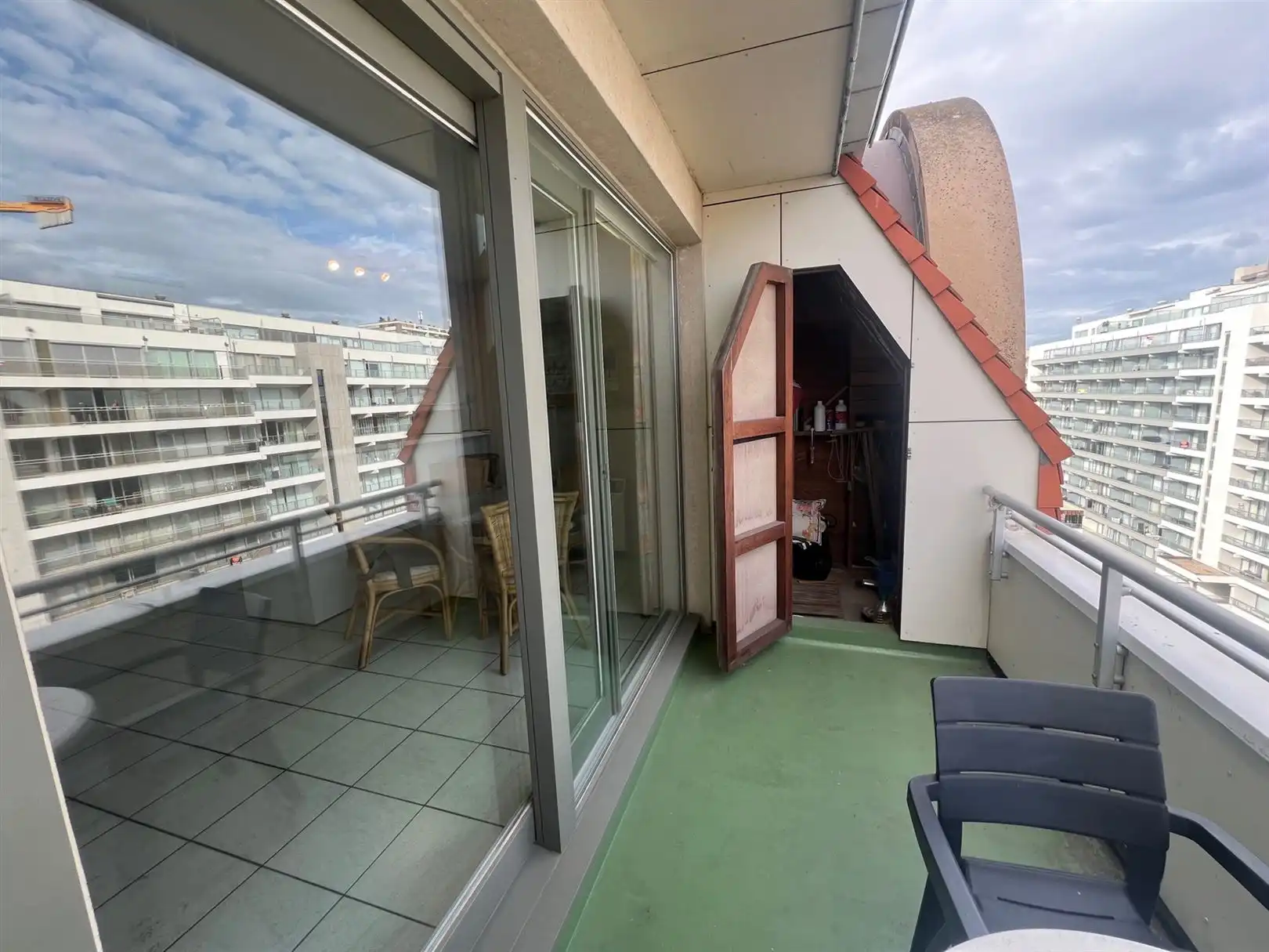 Riante dakstudio met groot terras en terrasberging foto 14