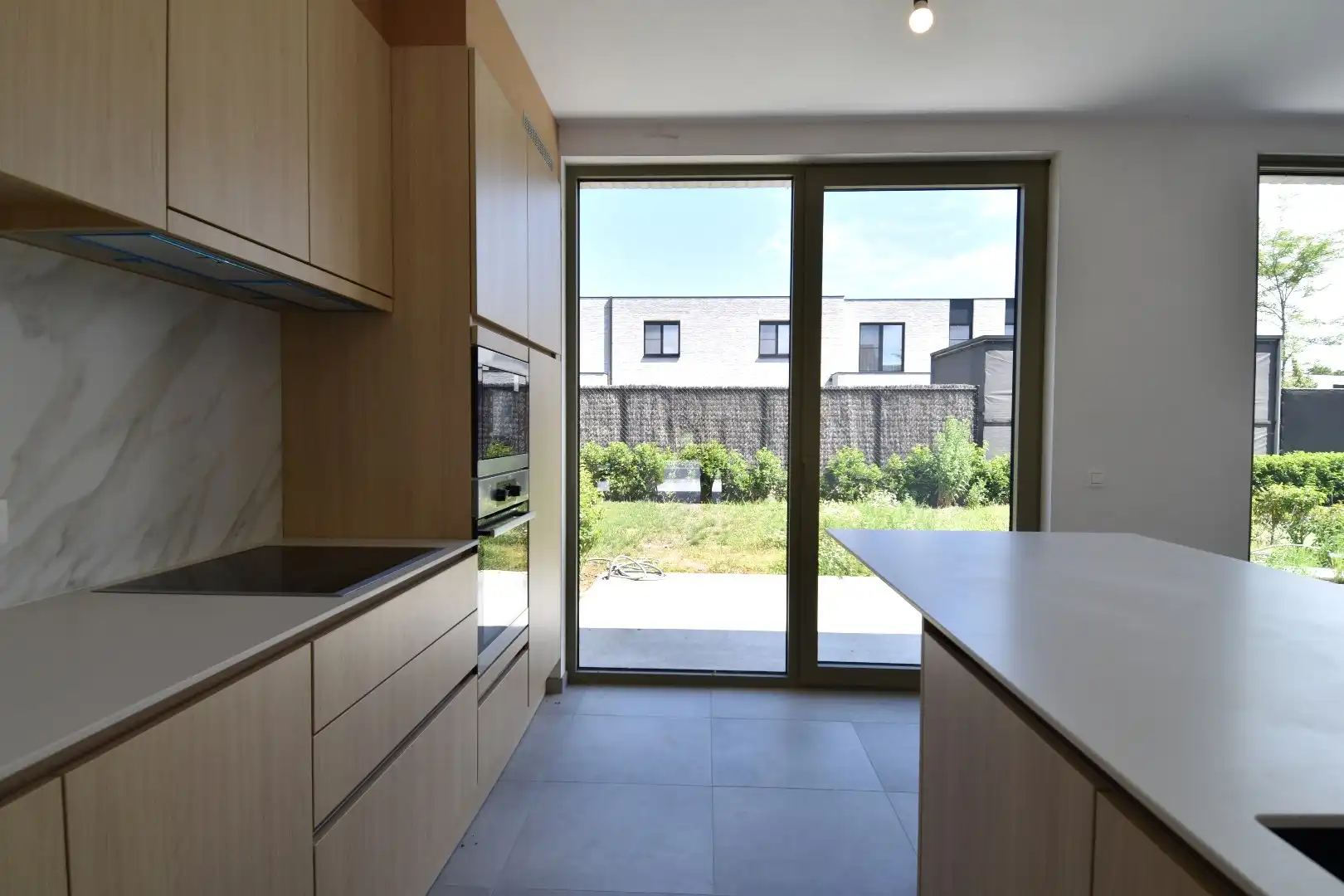Nieuwbouwwoning (instapklaar!) met 3 slaapkamers, garage en zonnige tuin te koop nabij Bergelen te Gullegem foto 2