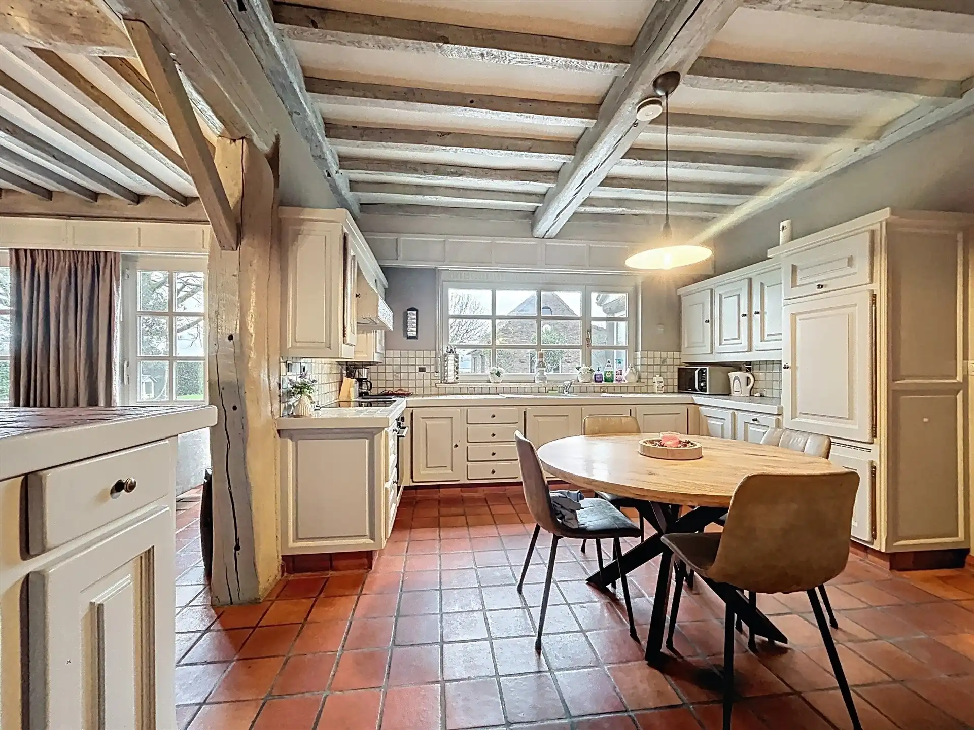 Prachtige villa met 4 slaapkamers, garage en bijgebouw op perceel van 2478m² foto 4