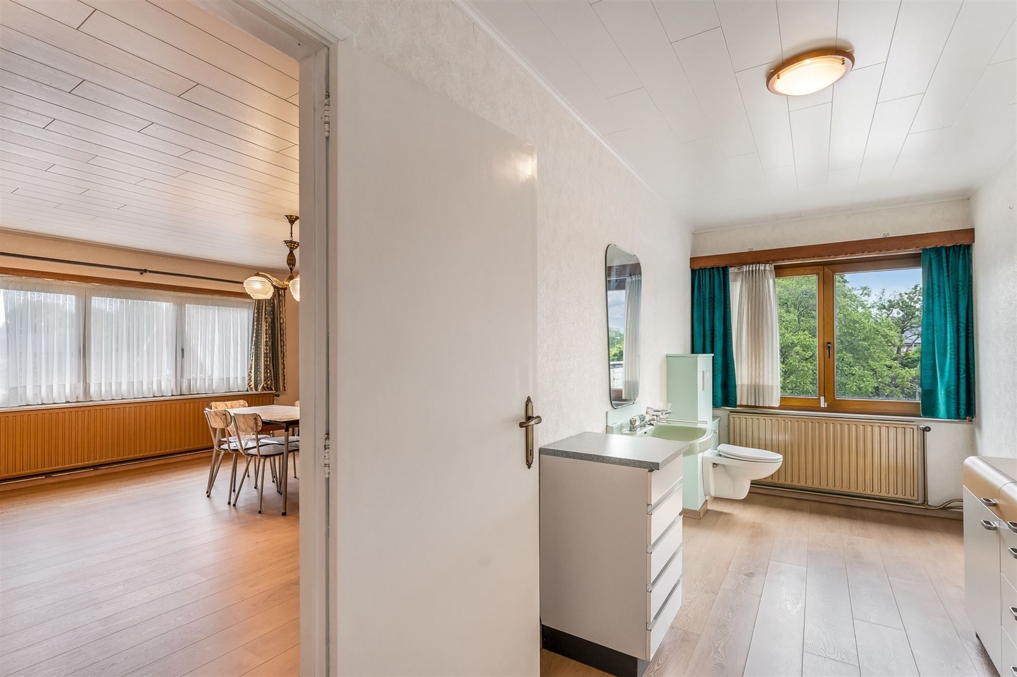 ZEER RUIME WONING (338M²) MET 5 SLAAPKAMERS OP EEN PERCEEL VAN 10ARE GELEGEN IN HET CENTRUM VAN OOSTHAM foto 21
