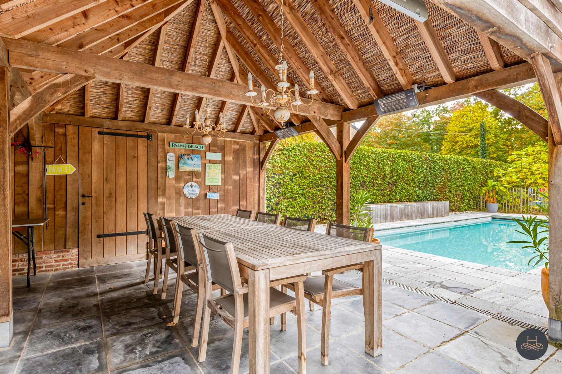 Indrukwekkende groen gelegen villa met zwembad en poolhouse  foto 40