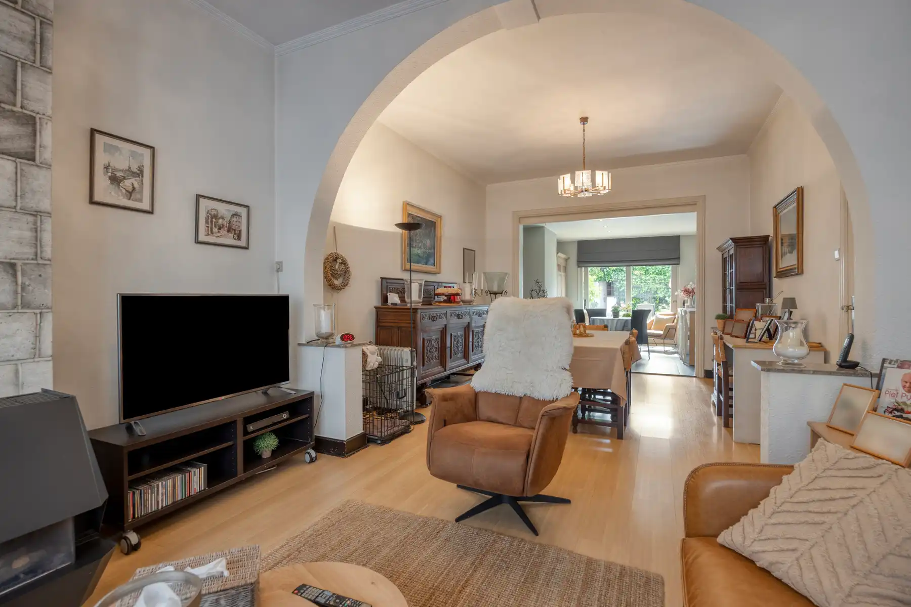 Herenhuis op toplocatie met 4 slaapkamers, garage en tuin! foto 3