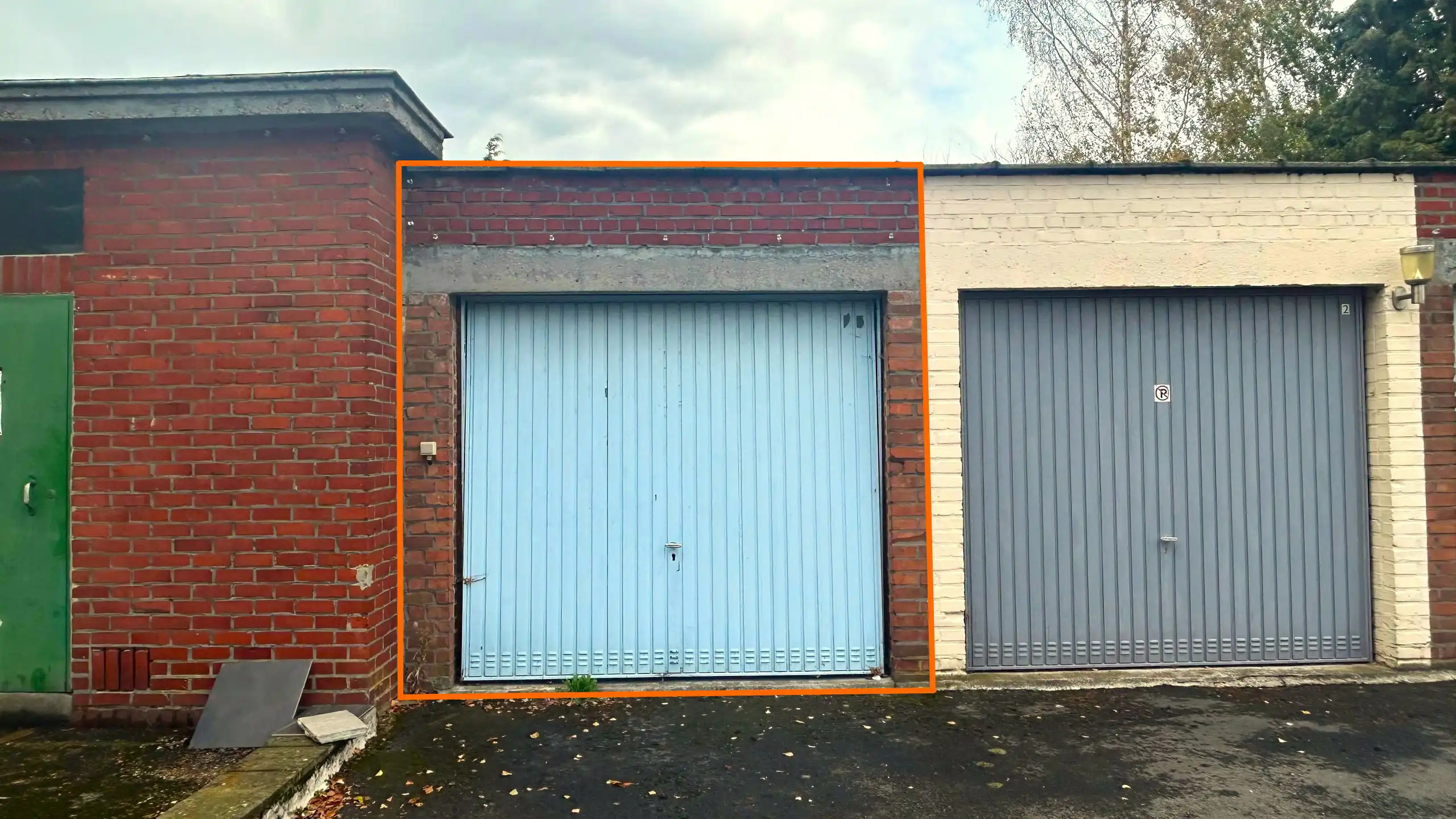 Gesloten garagebox nabij centrum Aalst foto {{pictureIndex}}