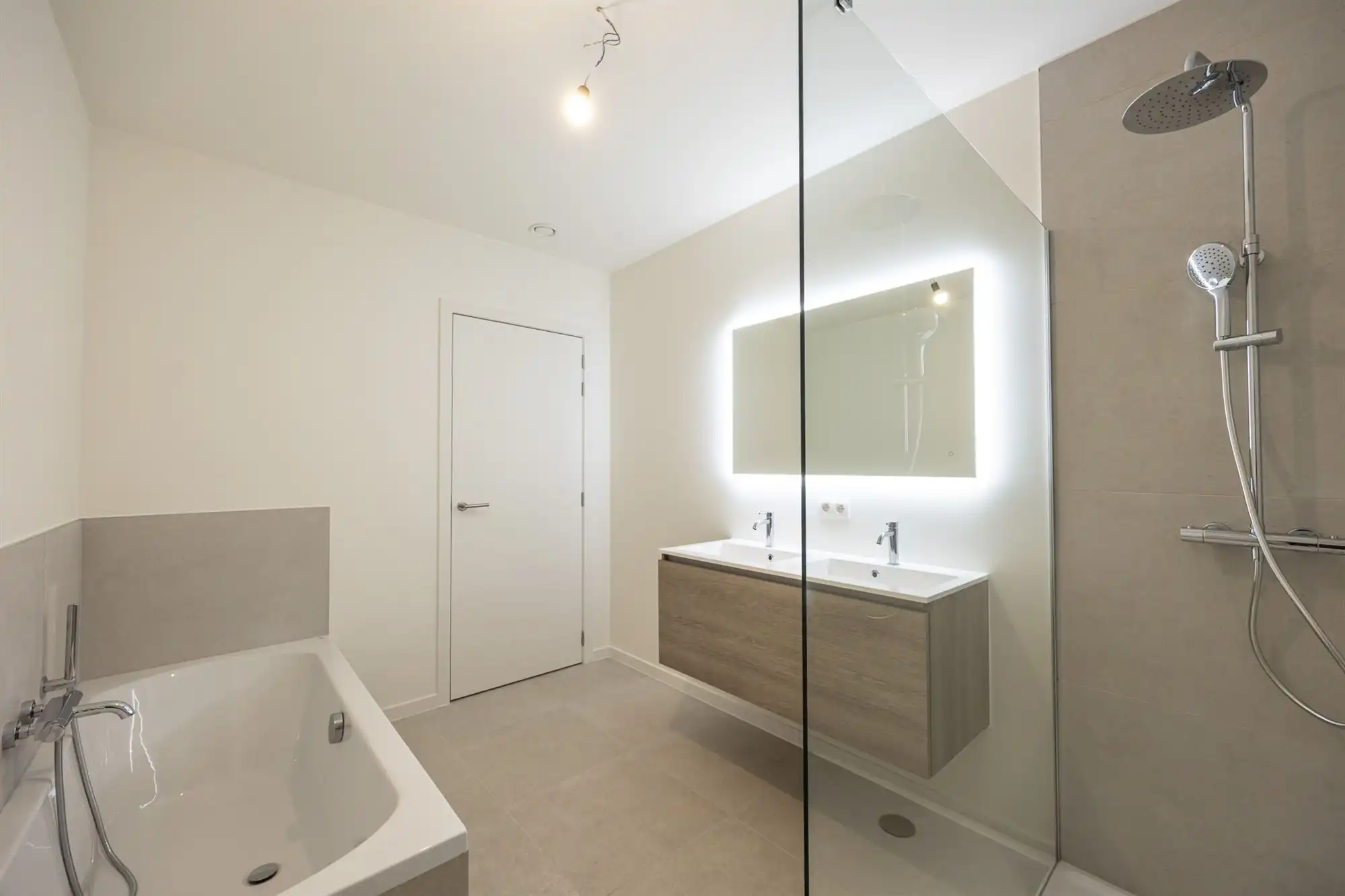 Ruime instapklare nieuwbouwwoning in Brasschaat foto 24