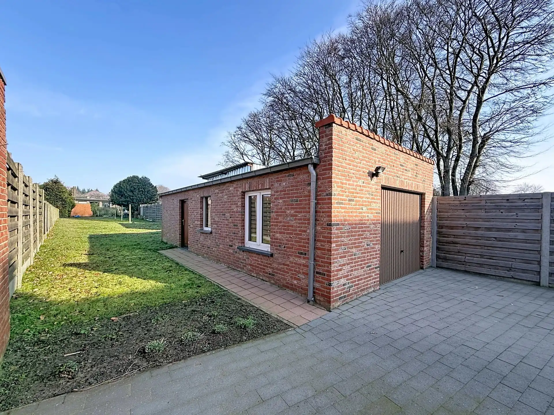 Halfopen bebouwing met 3 slaapkamers en een ruime tuin. foto 26