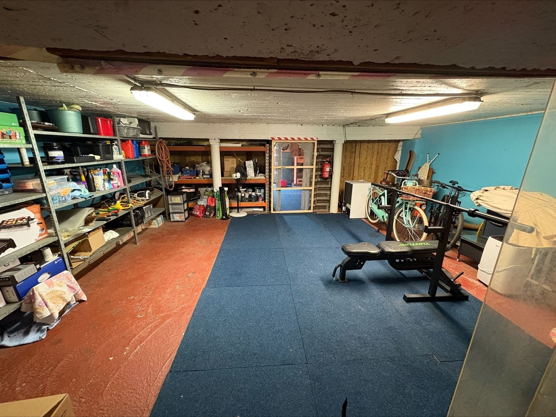 Bel-etage woning met ruime garage  en 2 badkamers! foto 9