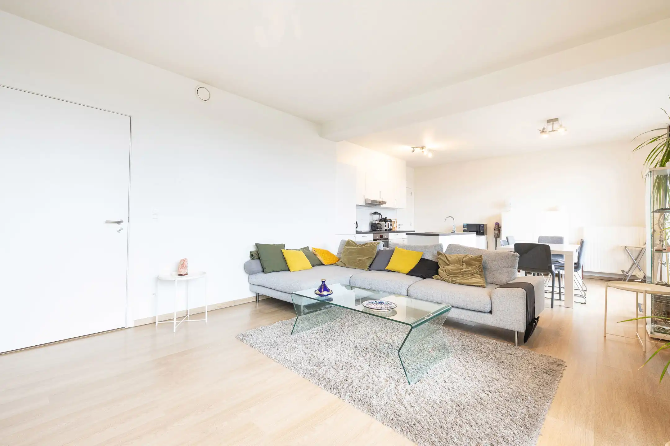 NATO - 3 slaapkamers appartement + P foto 6