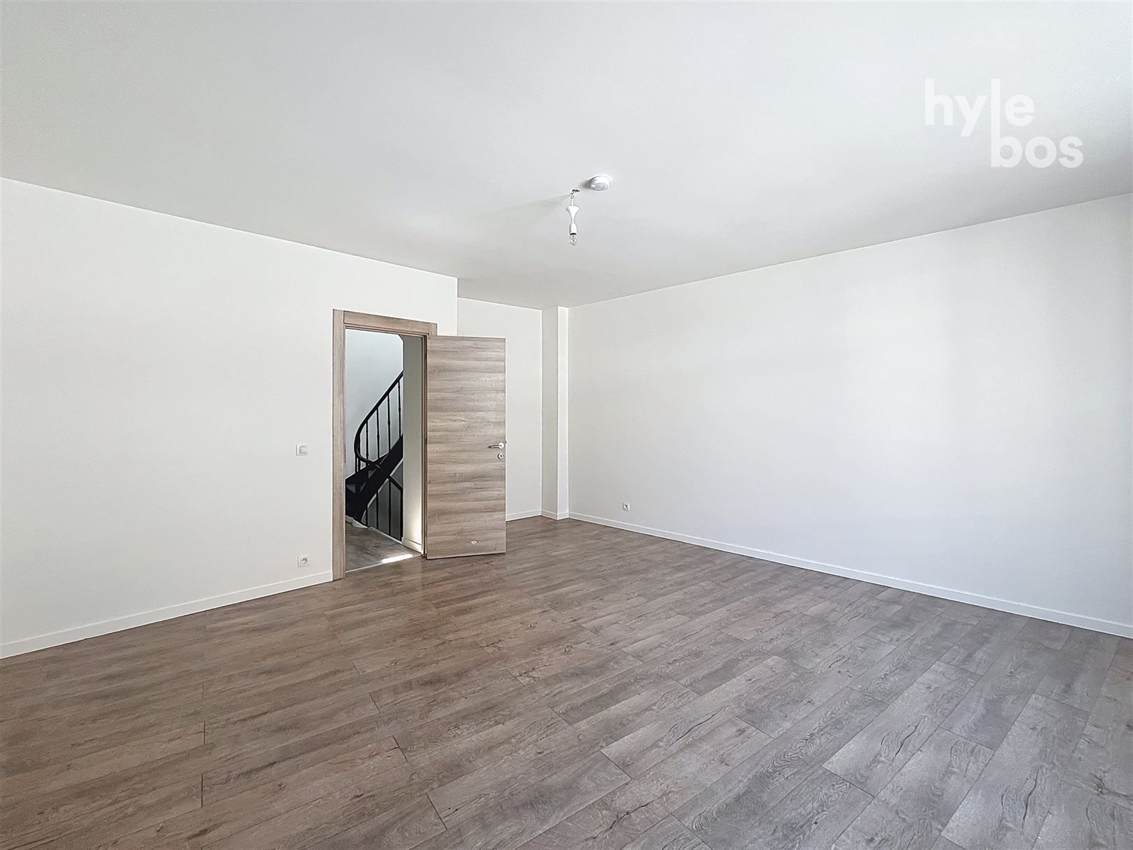 In stadscentrum gelegen, gerenoveerde woning met 3 slaapkamers foto 8