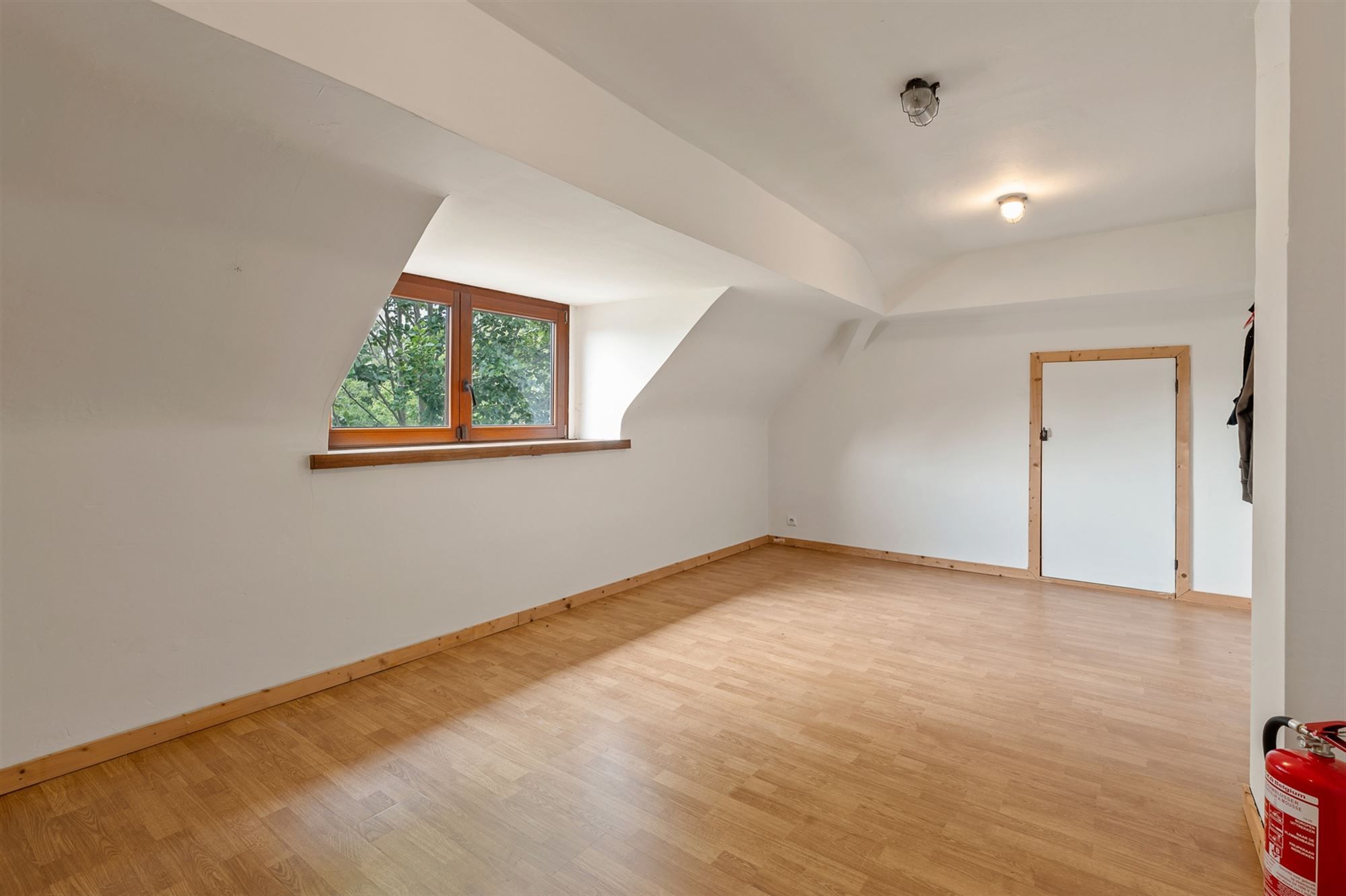 RUIME WONING (213M2) MET 5 SLAAPKAMERS + POLYVALENTE RUIMTE VAN 240M2 OP EEN PERCEEL VAN 18A91 foto 19