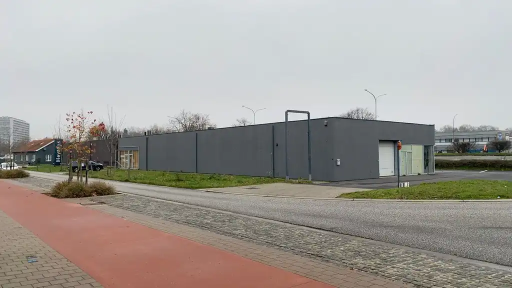 Baanwinkel te huur in de Puitvoetstraat in Sint-Niklaas foto 11