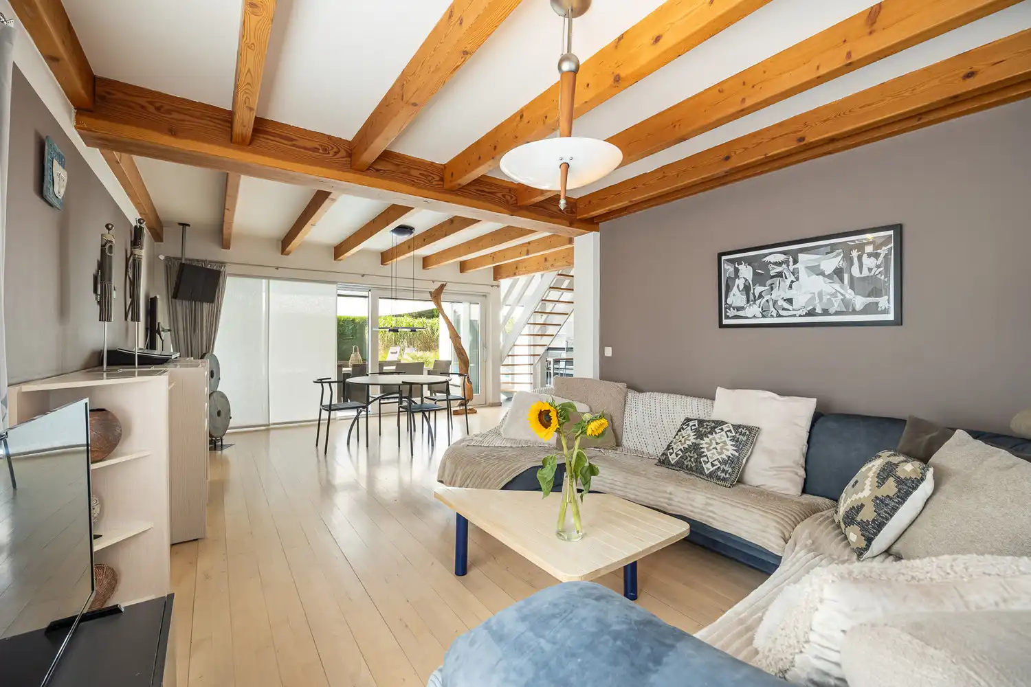 Karaktervolle villa met prachtige tuin en zwembad in doodlopende straat foto 31