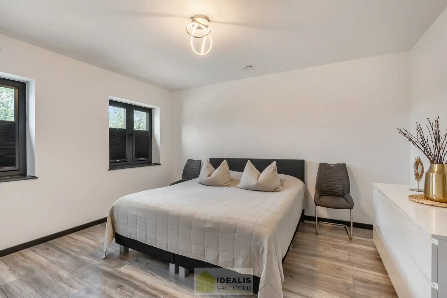 EEN BIJZONDER RIANTE WONING VAN MAAR LIEFST 302M² WOONOPPERVLAKTE OP EEN KNAP PERCEEL VAN 5A 90CA. foto 35
