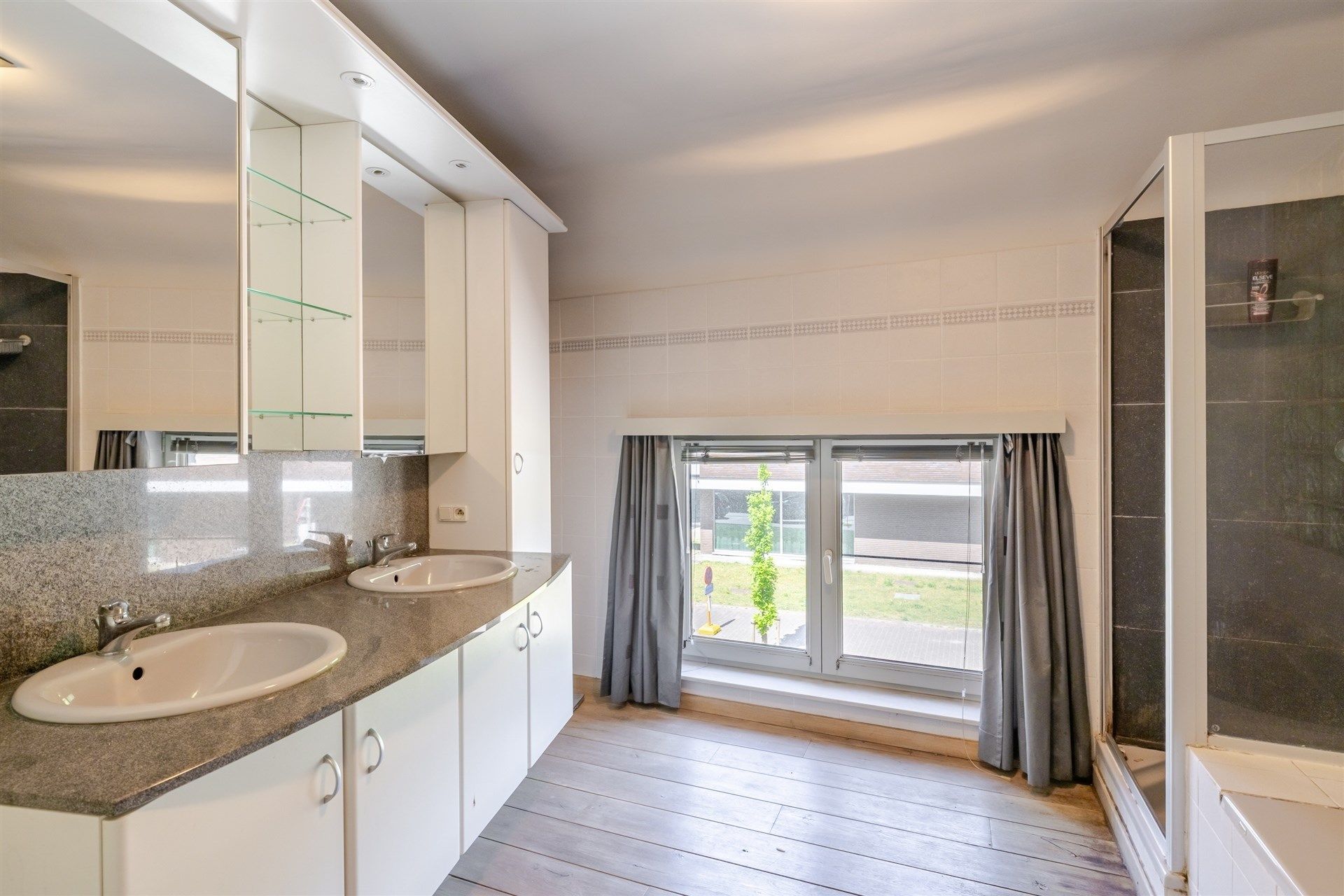Bijzonder ruime woning met 3 slks en zwembad in Wetteren foto 12