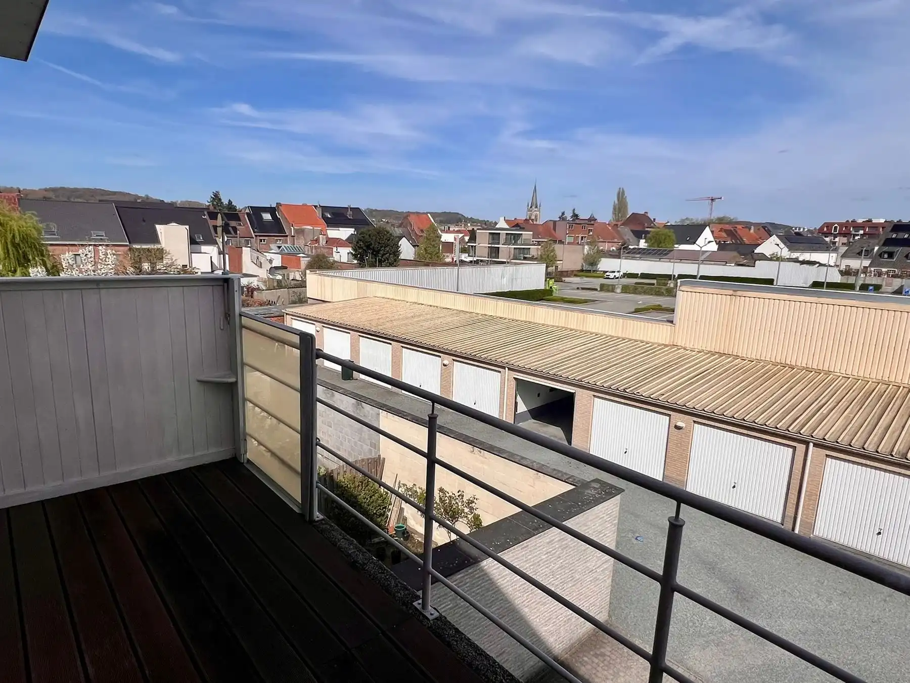 Zeer ruim appartement met 2 slaapkamers, garage en parking foto 10