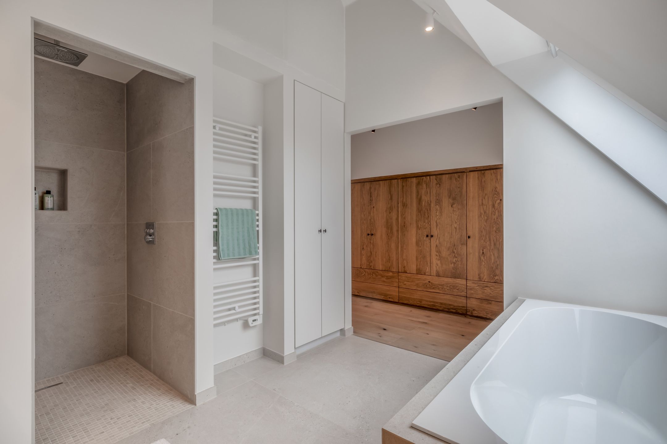 Penthouse met zeer ruim terras( 30m²), privé lift en spa foto 36