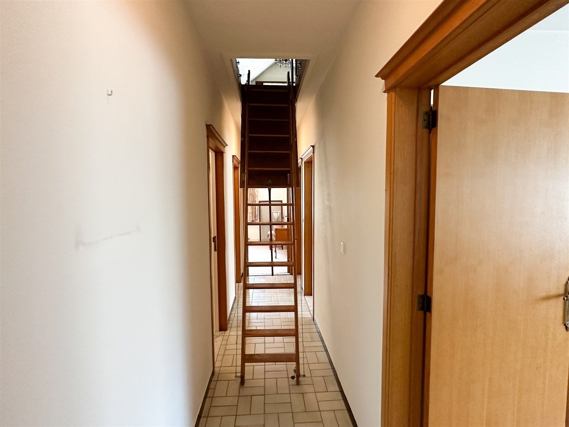 Goed onderhouden, ruime bungalow op 594m² grond foto 18