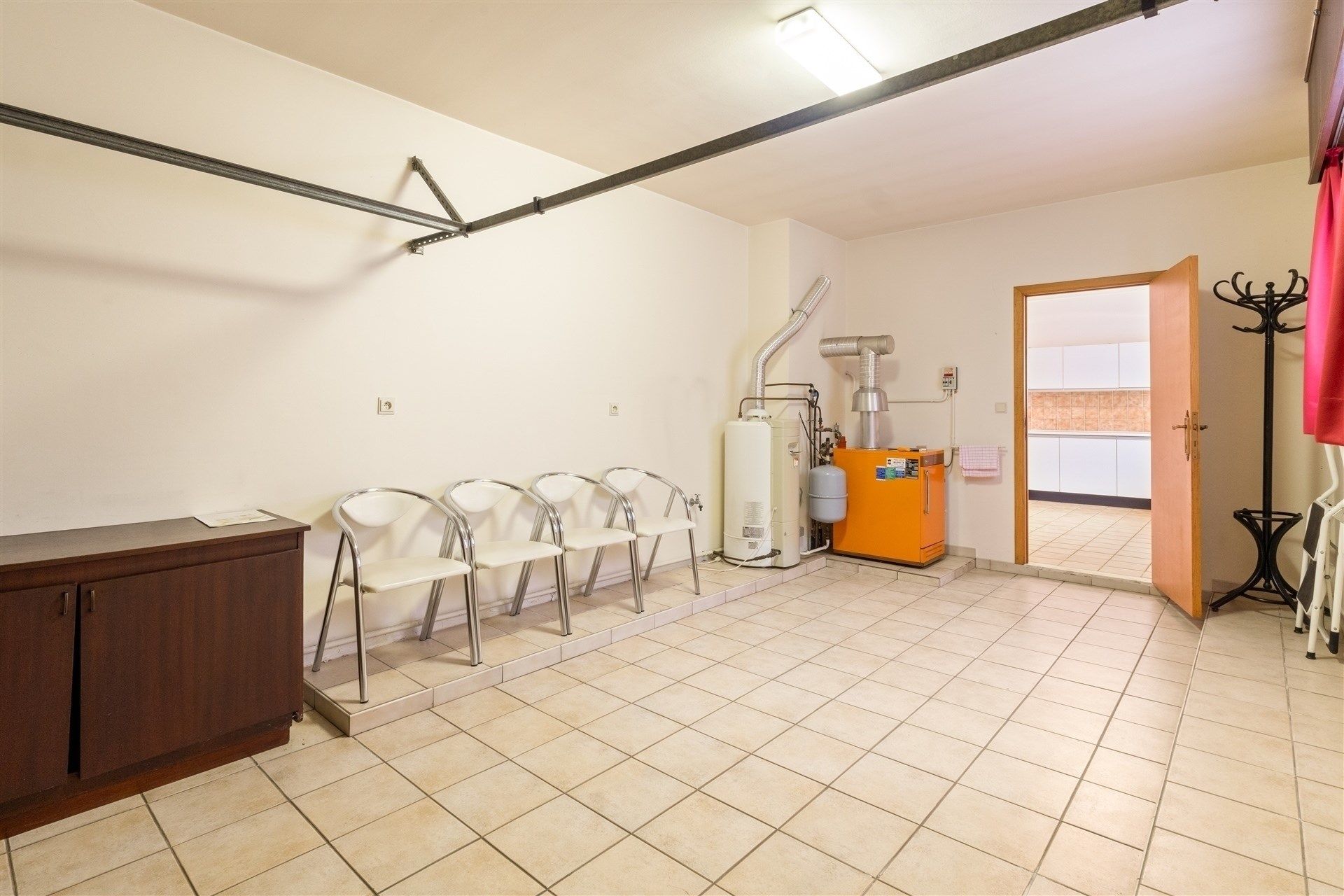 Goed onderhouden, ruime bungalow op 594m² grond foto 18