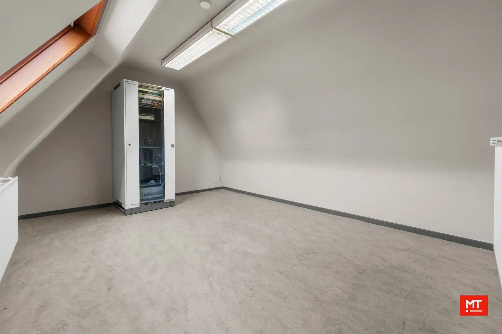 Voormalig politiecommissariaat te koop in Westrozebeke foto 18