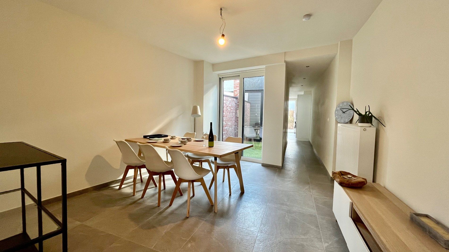 Grote woning met inpandig terras, 3 kamers, tuin,... foto {{pictureIndex}}