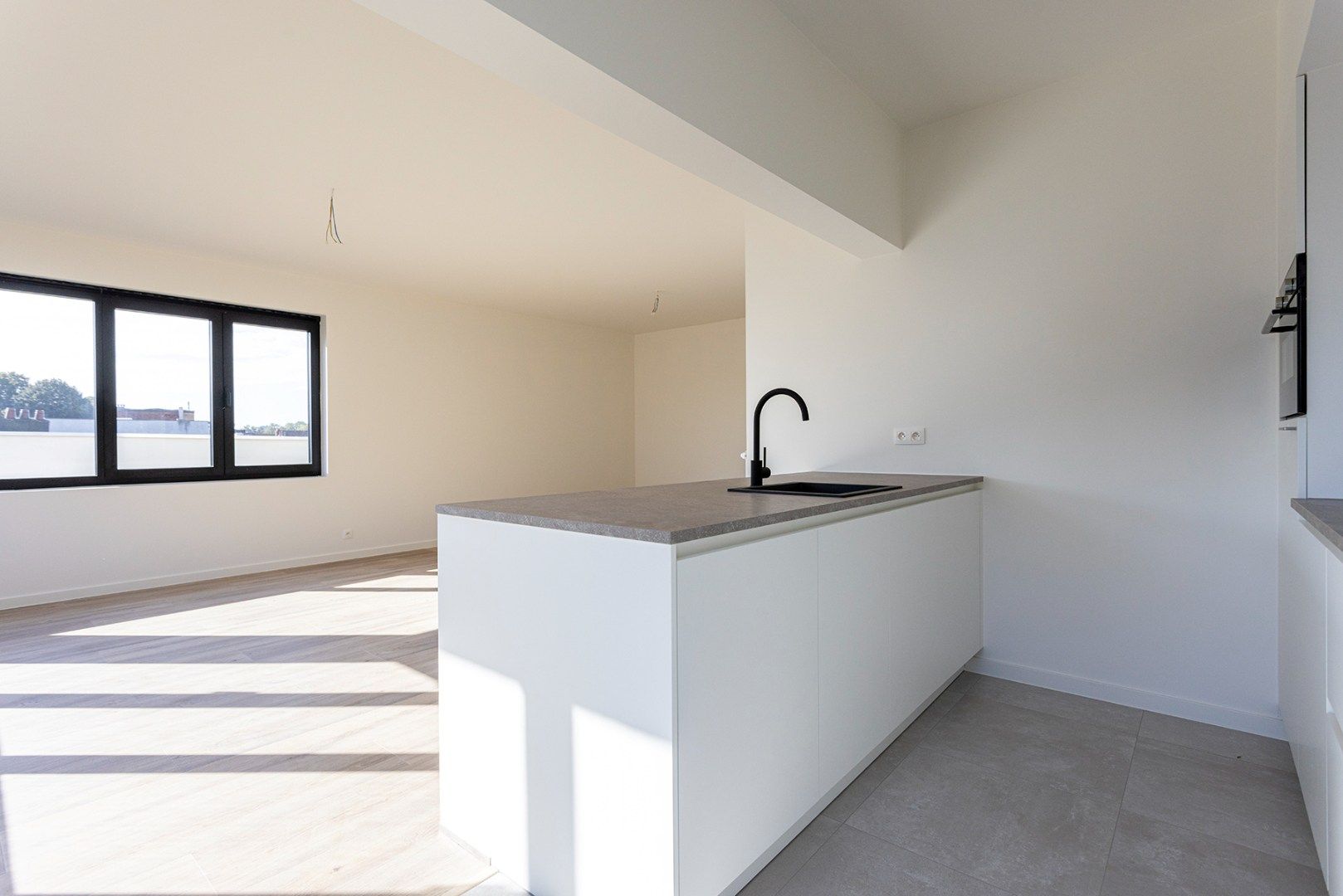 Ruim en modern appartement (vernieuwbouw) met 3 slpks nabij De Roma foto 3