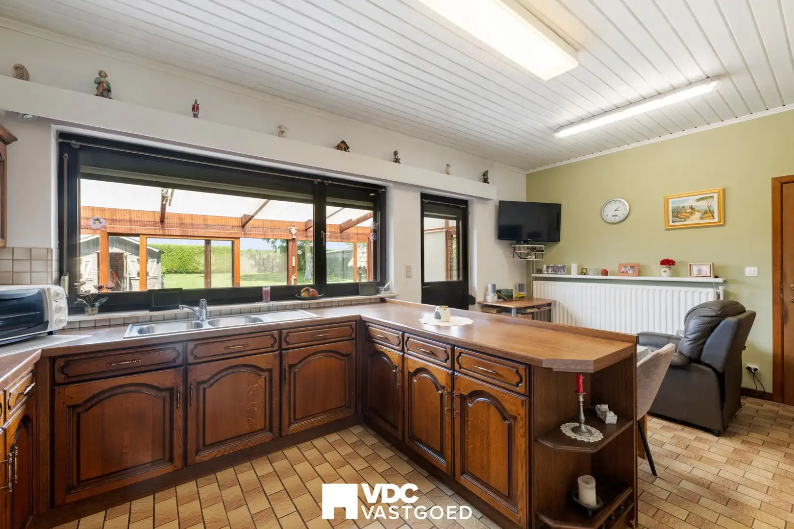 Ruime gelijkvloerse woning op een perceel van bijna 10 are foto 13