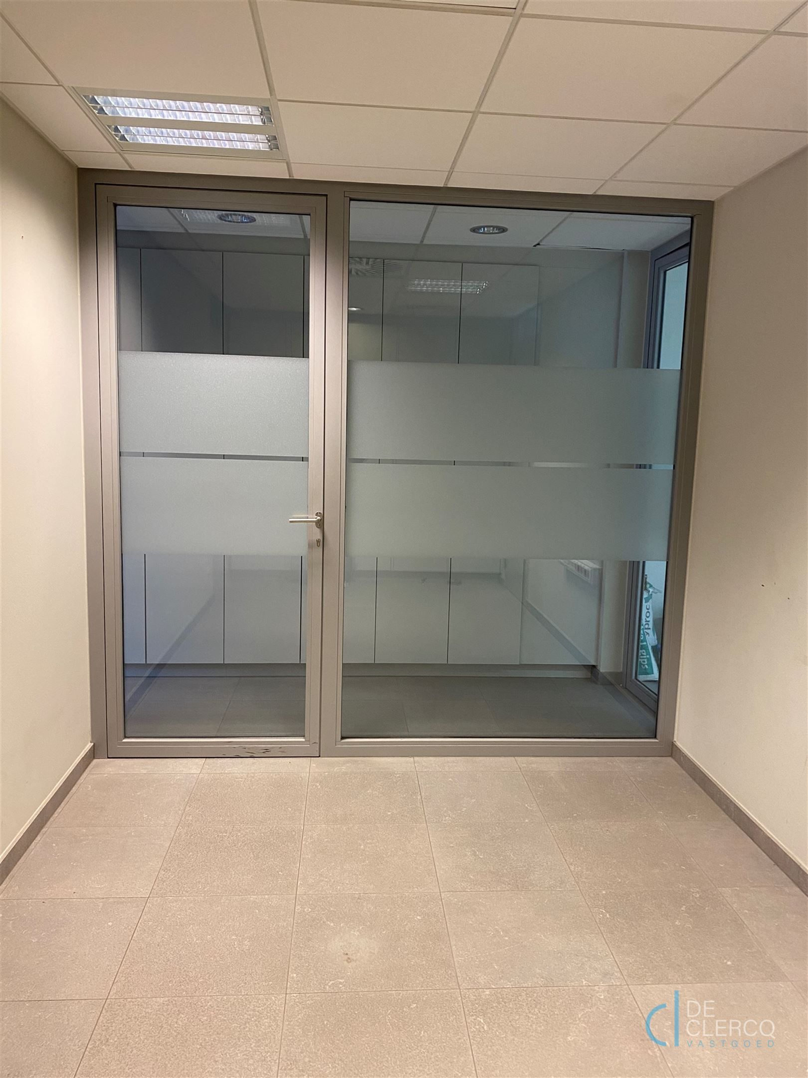 Ruim kantoor met parking te huur in centrum Lochristi!  foto 7