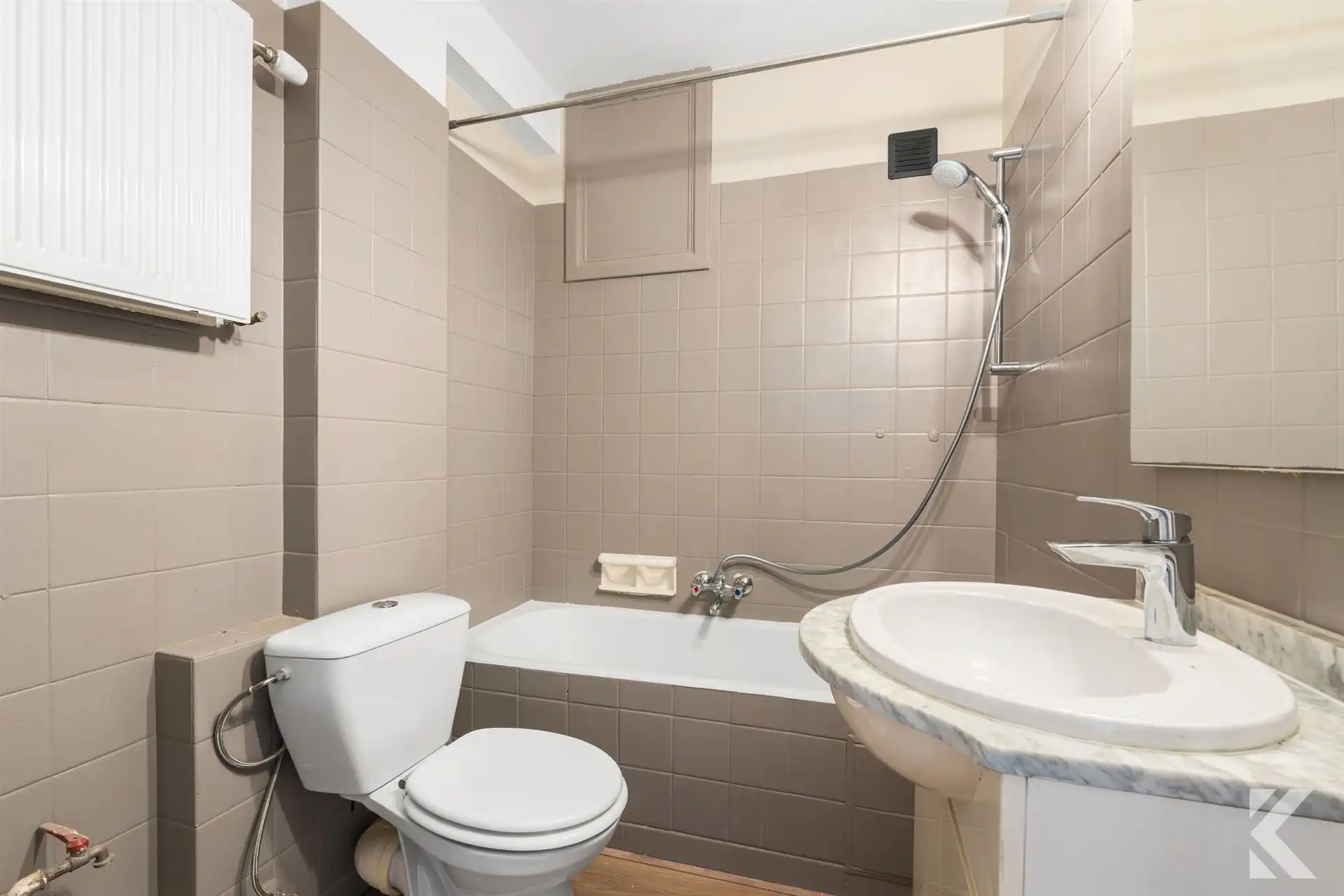 Instapklaar gerenoveerd appartement nabij strand foto 9