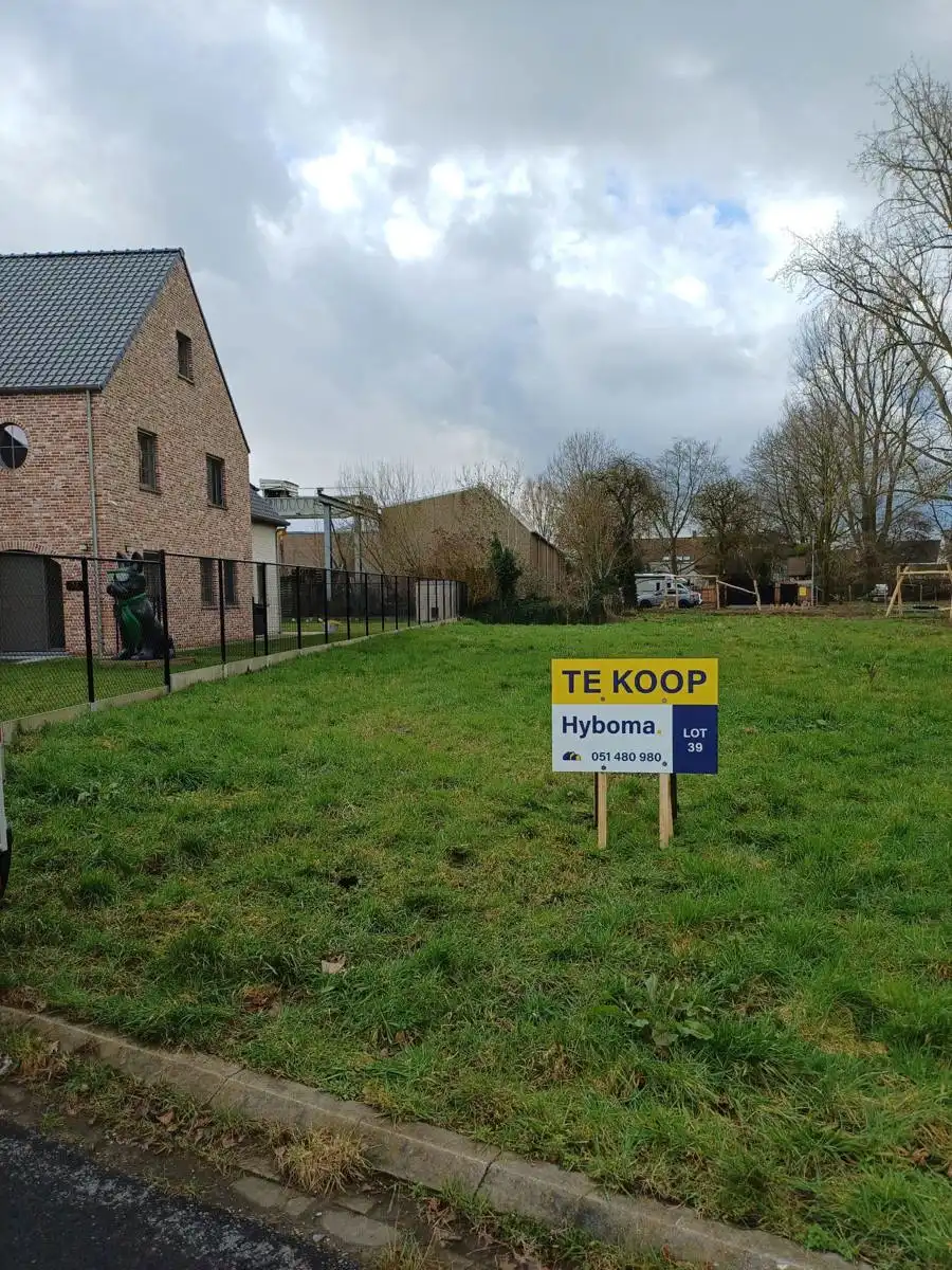 Villaperceel foto {{pictureIndex}}