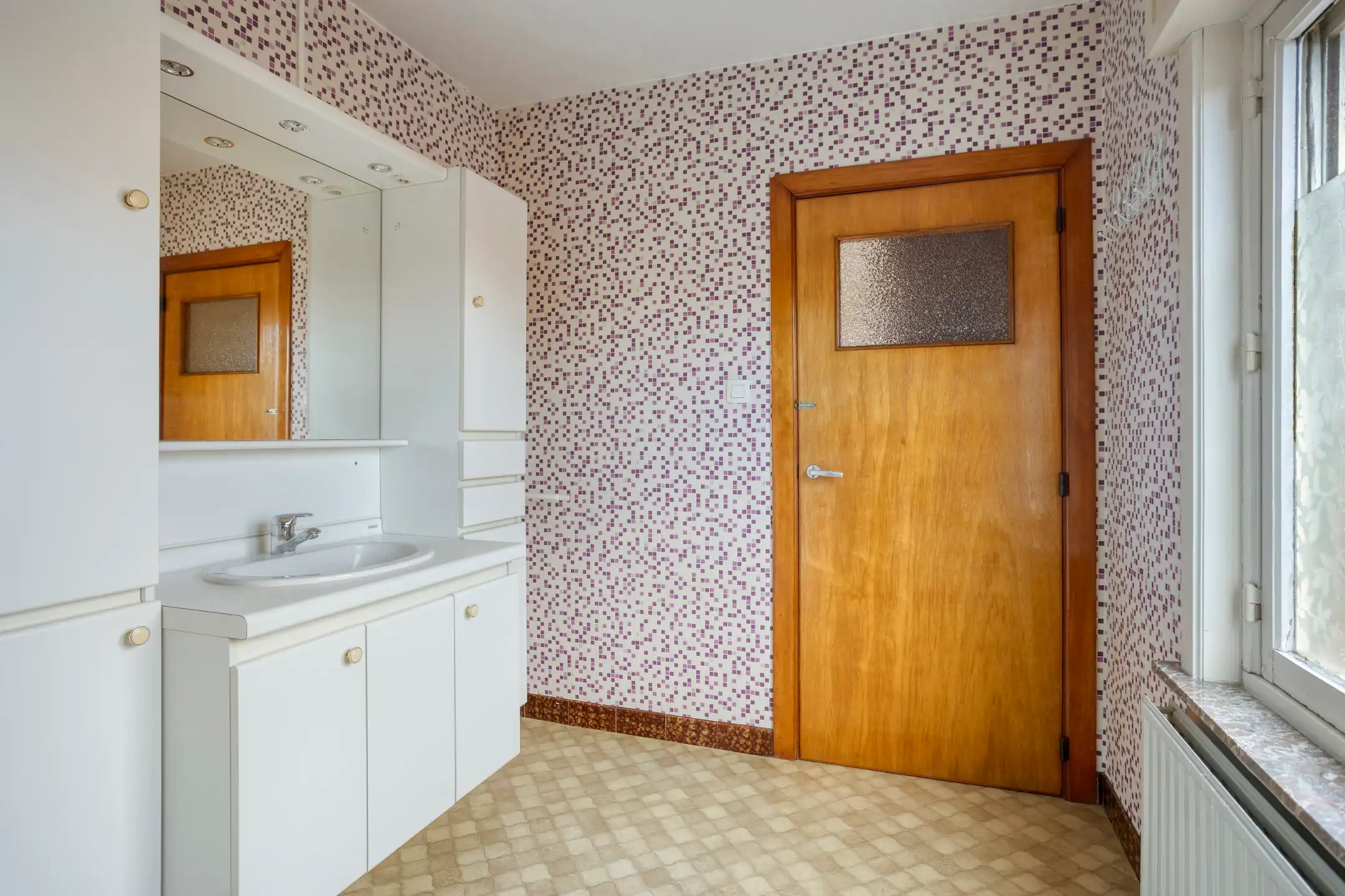 Goed gelegen woning met veel potentieel  foto 14