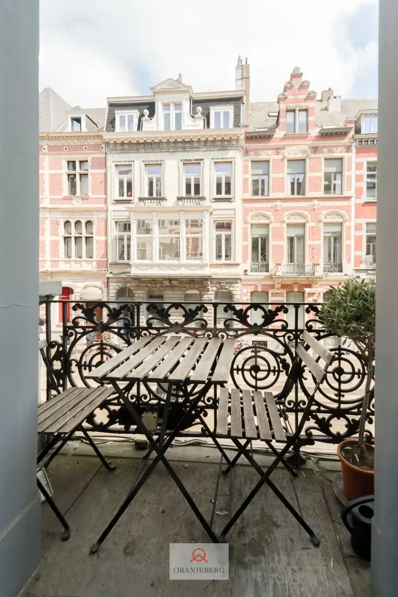 Charmant appartement in hartje stad met balkon foto 4