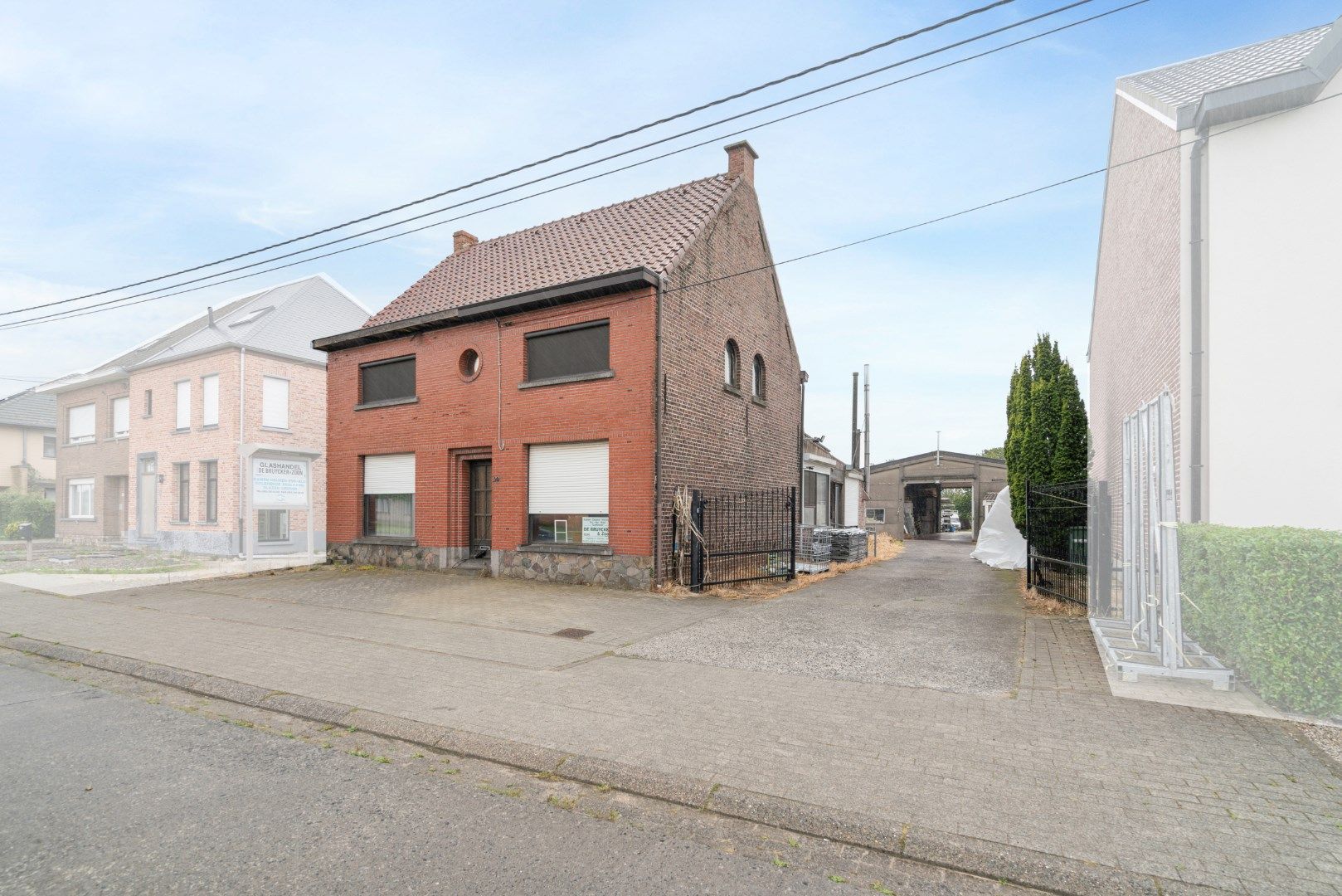 Ruime solide woning met loods te Impe foto 1