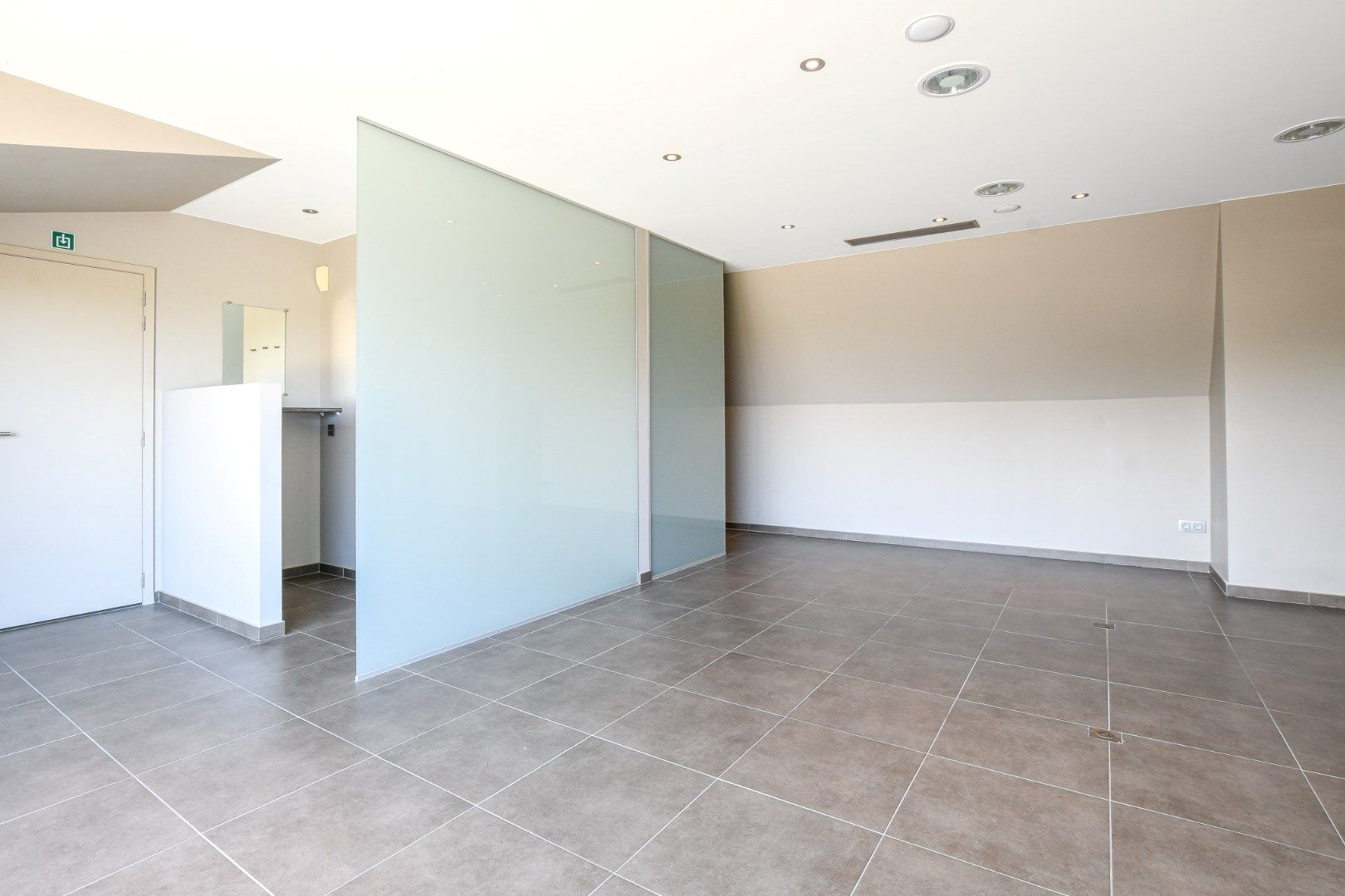 Volledig gerenoveerd dakappartement met 2 terrassen en zicht op de polders te koop in Klemskerke (De Haan) foto 23