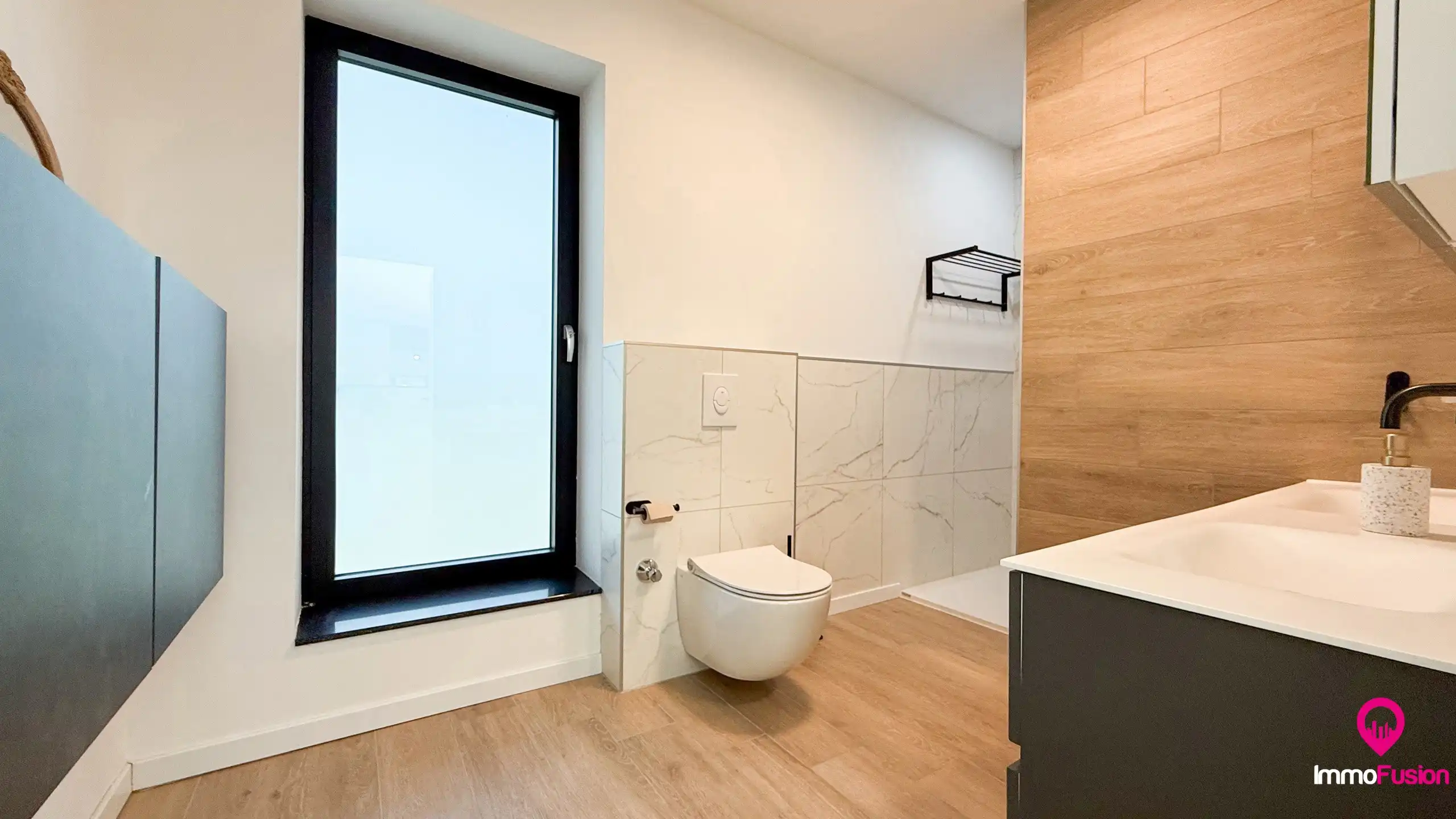 Instapklare villa met 4 slpk., laadpaal en zonnepanelen! foto 39