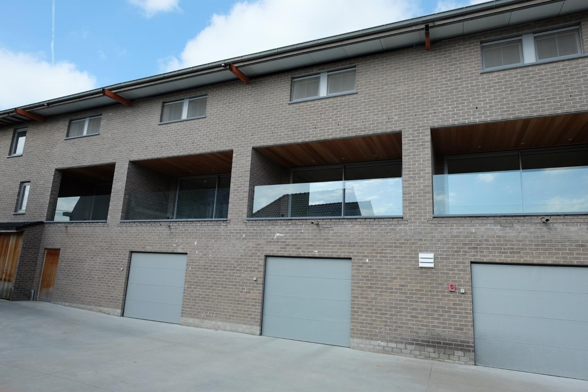 Nieuw duplex-appartement foto {{pictureIndex}}