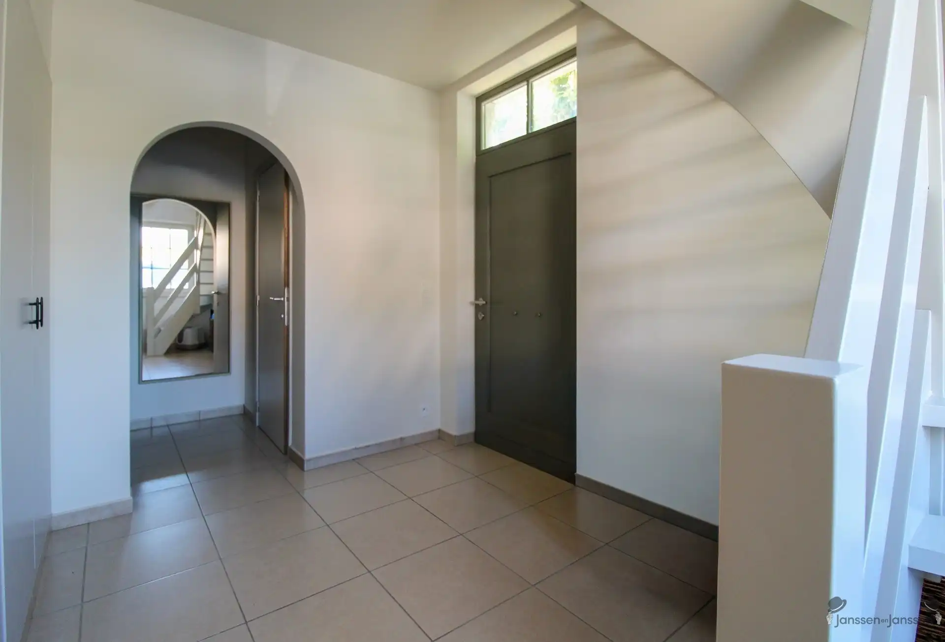 Ruime woning met 3 slpks, tuin en tuinberging foto 4