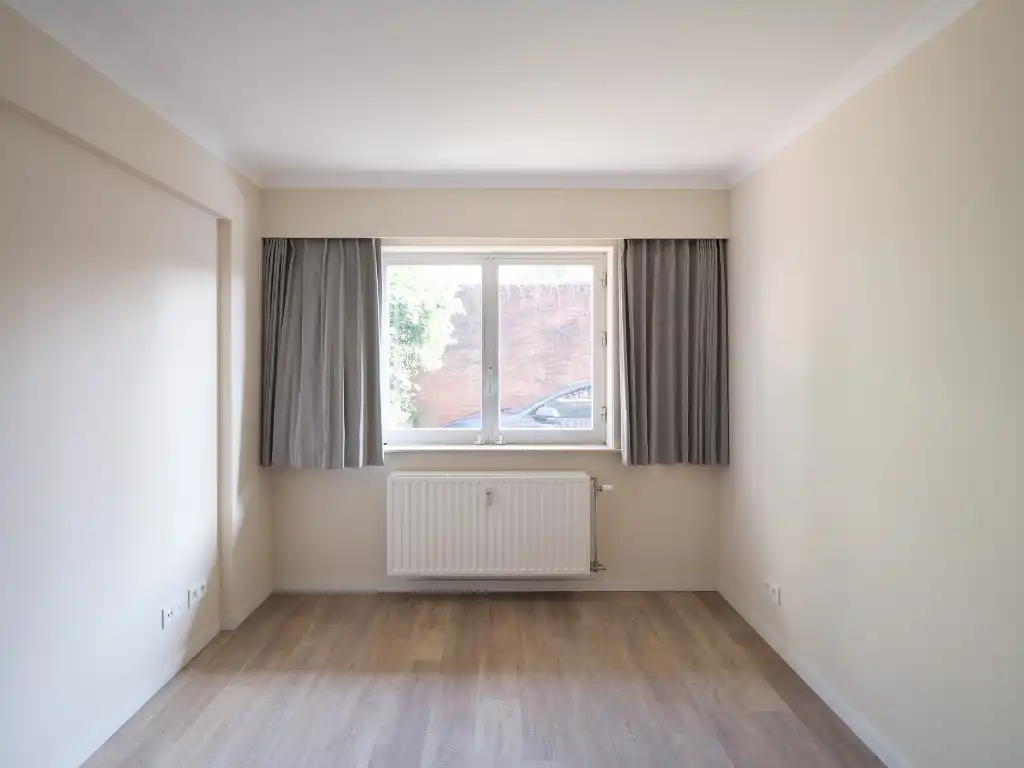 Coupure Rechts. Kwalitatief gerenoveerd 2 slpk-appartment met terras op een boogscheut van het stadscentrum. foto 12