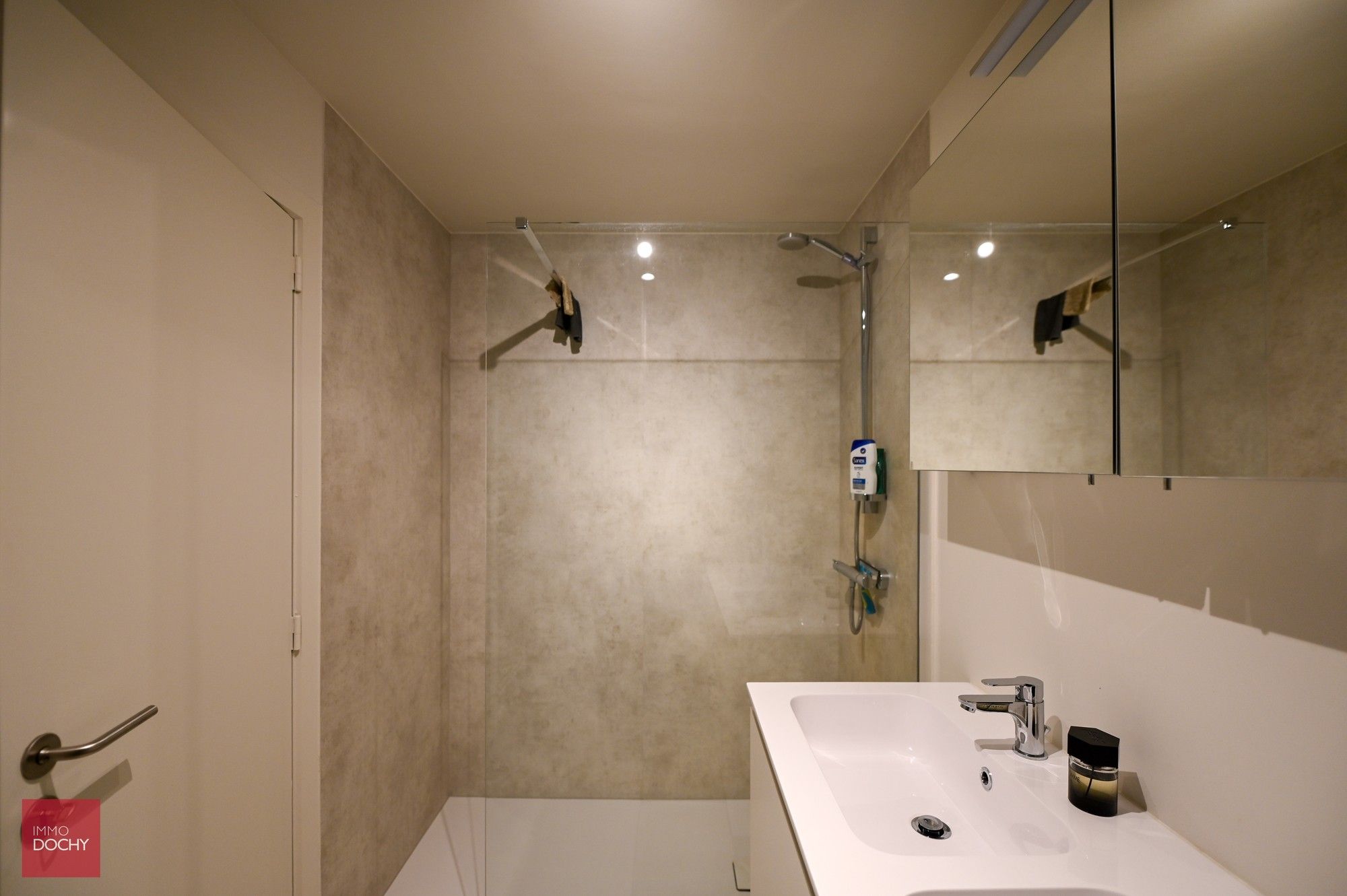 Vernieuwd ruim dakappartement | Doorniksewijk foto 12