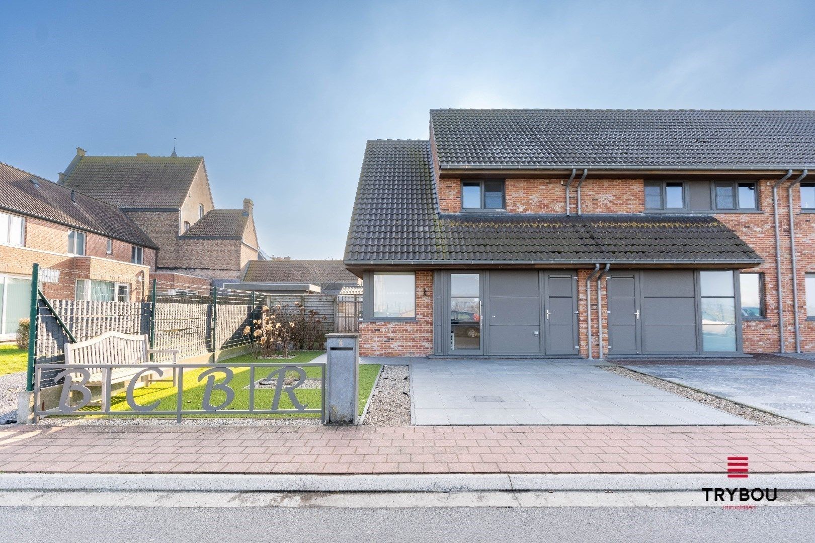 Instapklare halfopen woning in Esen met tuin en 3 slaapkamers - wordt verkocht onder registratie rechten! foto 2