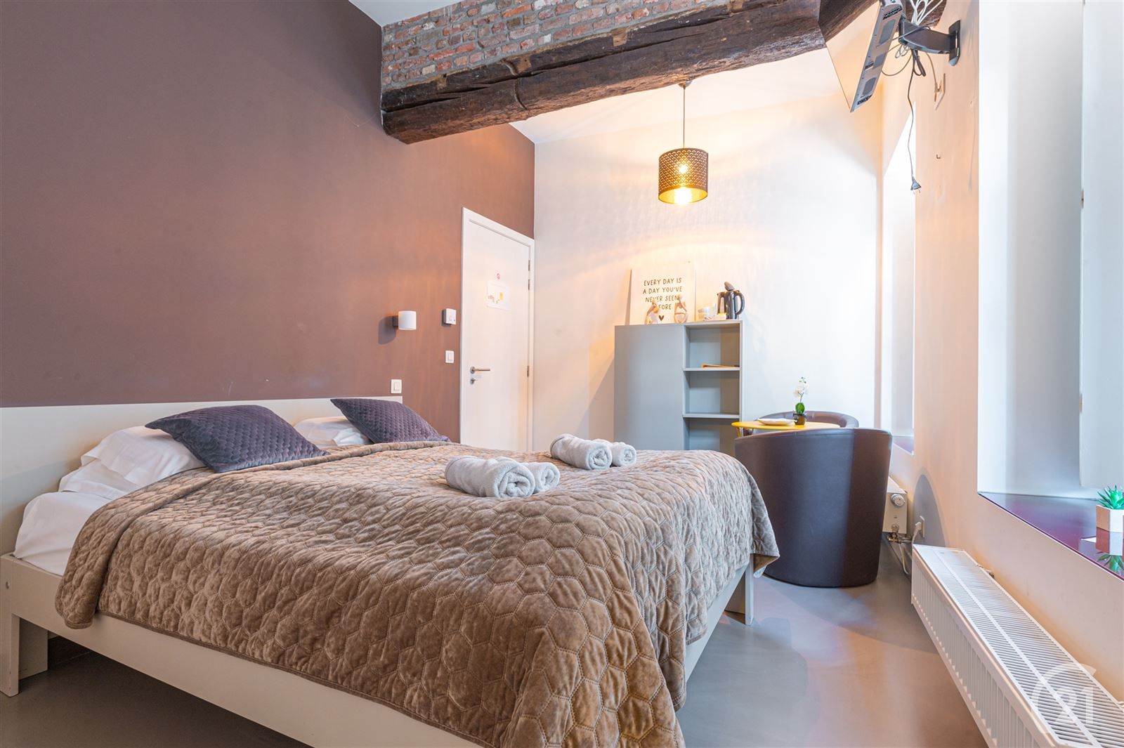 Prachtig commercieel pand (B&B EN  appartement) EN privé woning foto 9