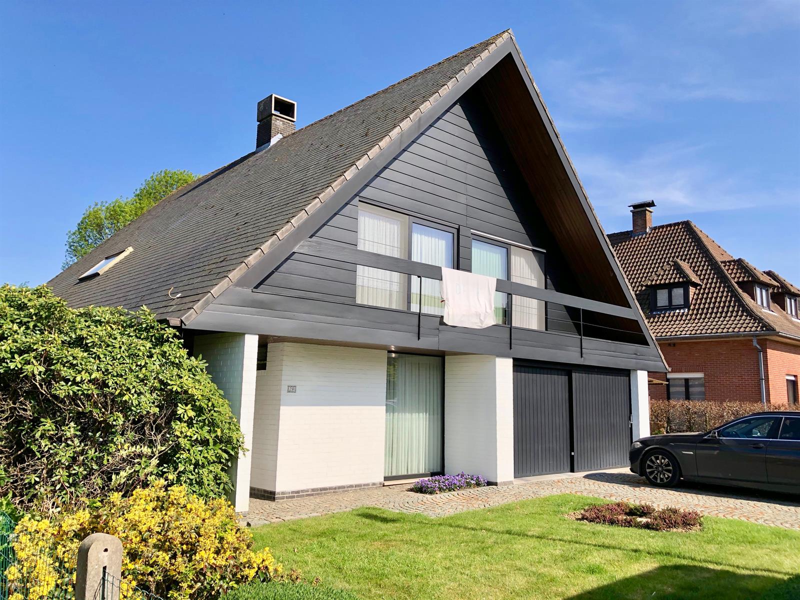 RUIME WONING MET 3 SLAAPKAMERS EN PRACHTIGE TUIN foto 7