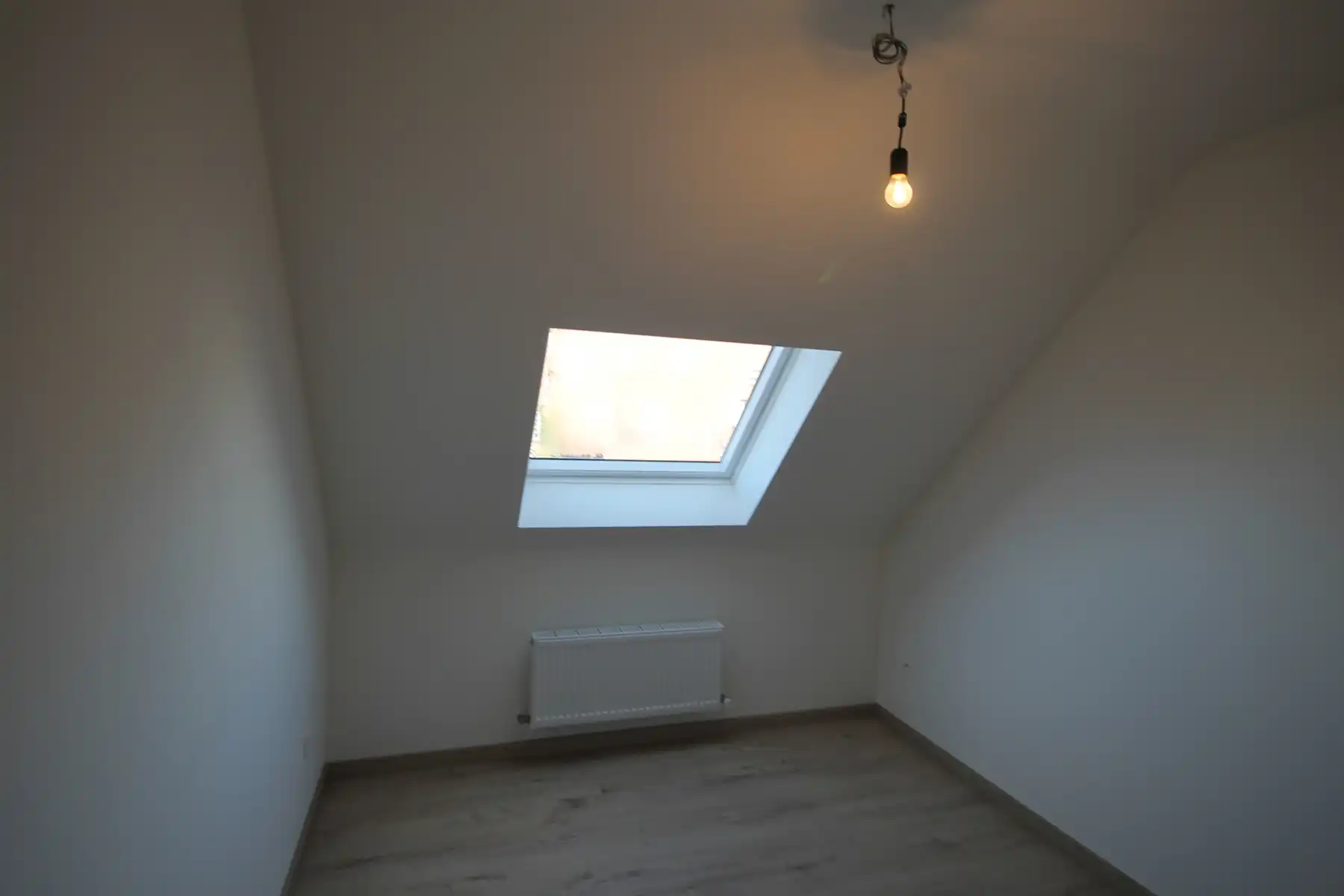 Energiezuinige nieuwbouwwoning met 3 slaapkamers, terras, 2 ondergrondse autostaanplaatsen en kelderberging. foto 13