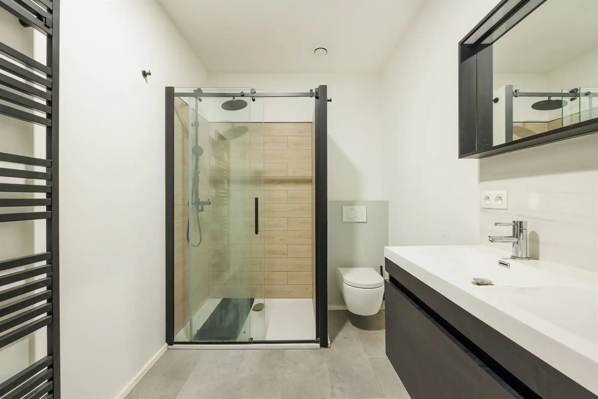 Ruime, instapklare woning met 5 slaapkamers en 2 badkamers  foto 26