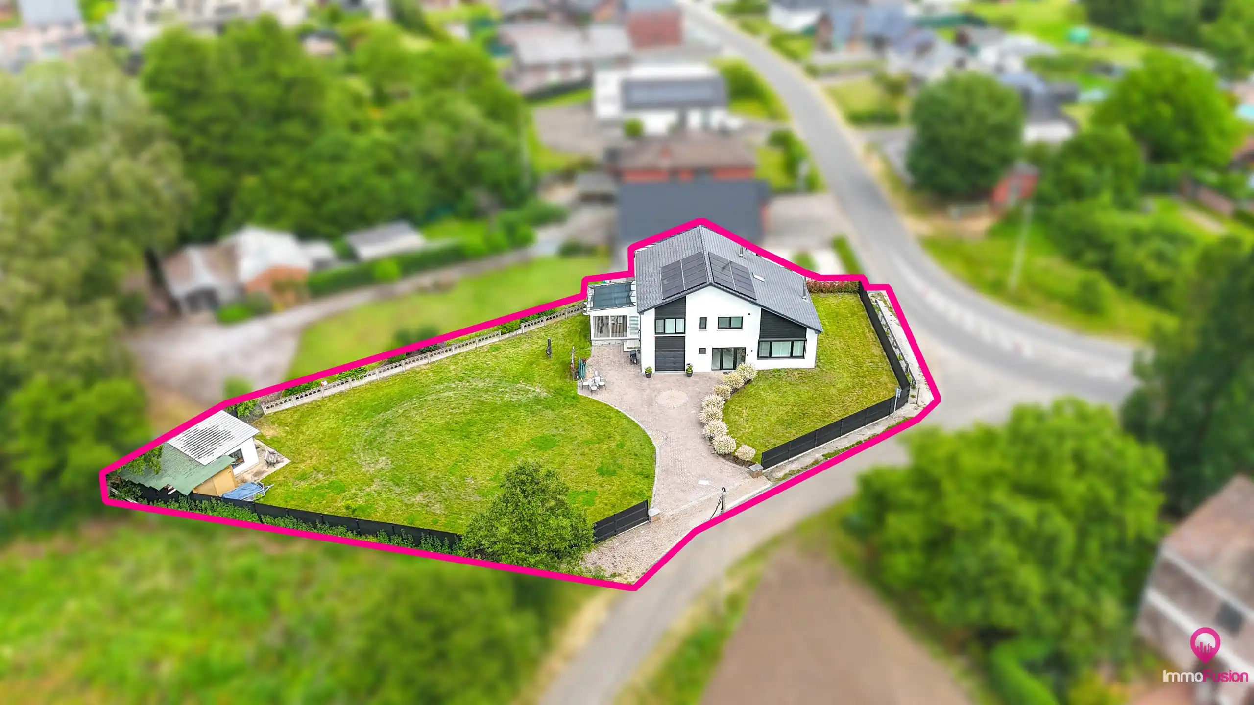 Ruime gerenoveerde gezinswoning met 4 slaapkamers op perceel foto 35