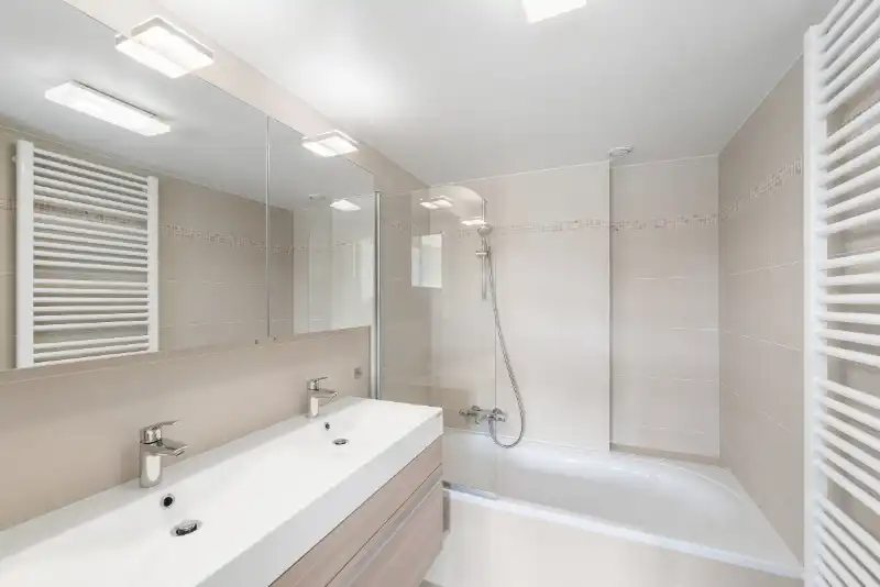 Luxueus appartement met breed terras en zijdelings zeezicht foto 6